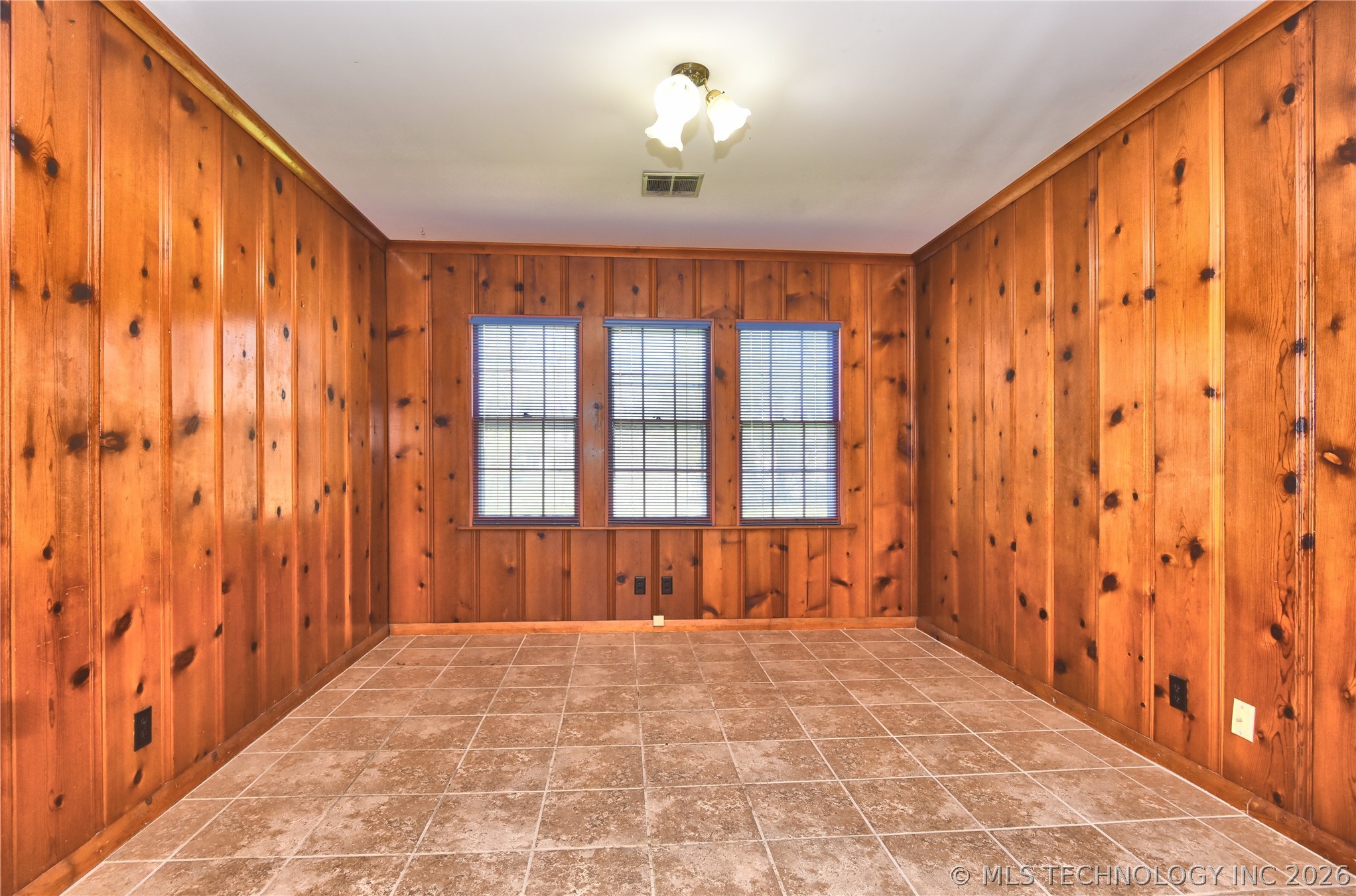 1524 S Jamestown Avenue Property Photo 9