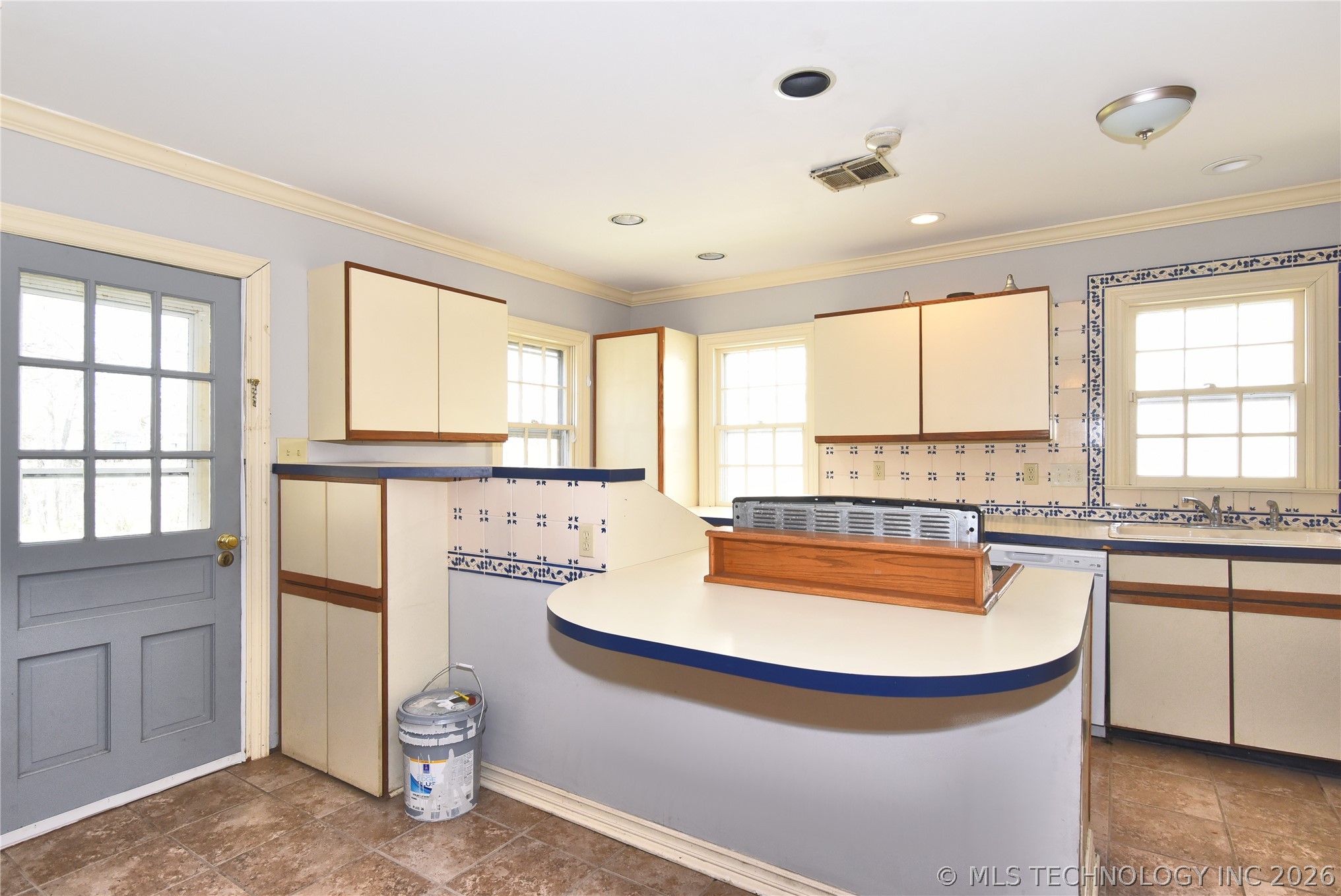 1524 S Jamestown Avenue Property Photo 11