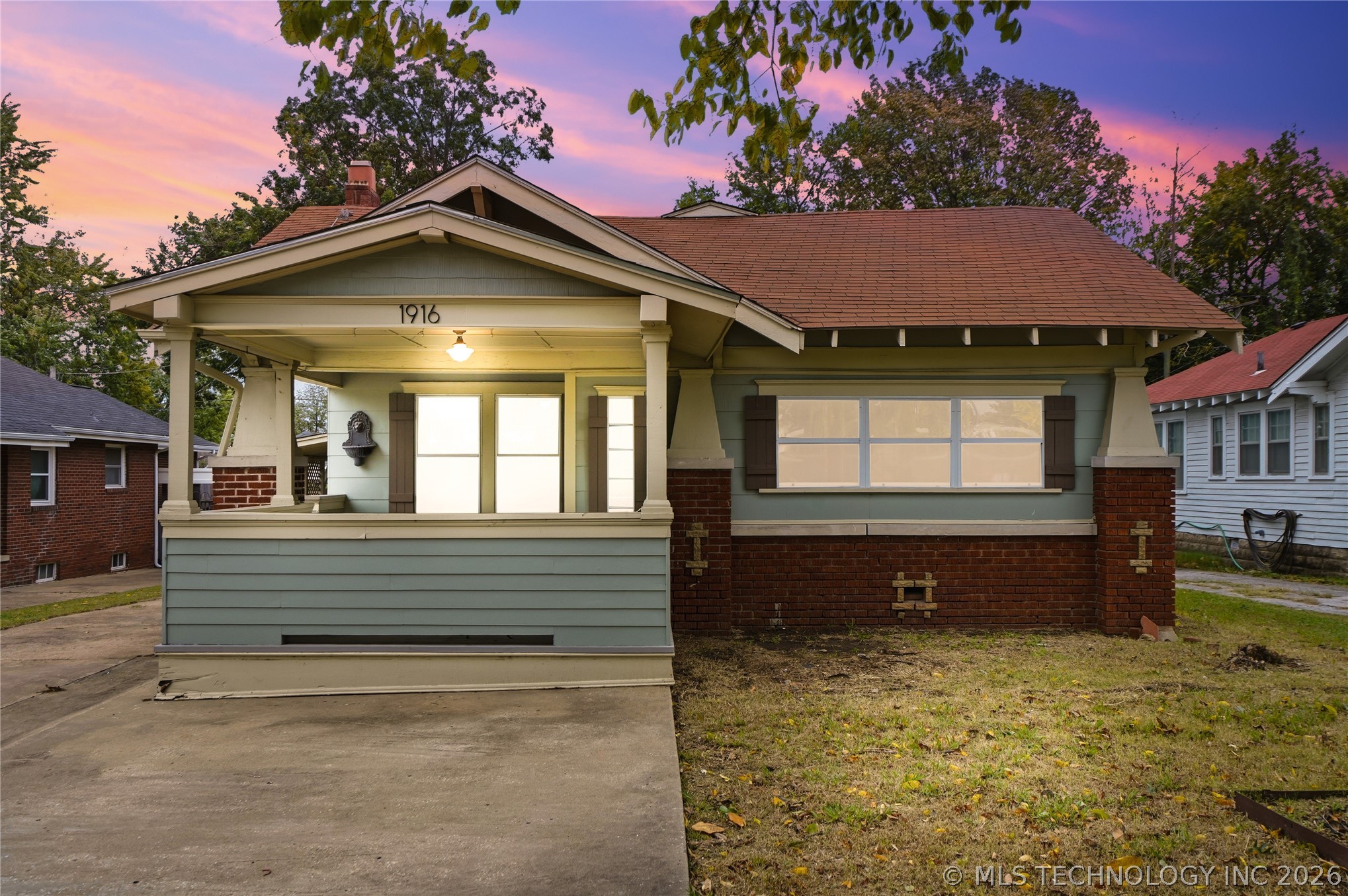 1916 E 14th Street Property Photo 1