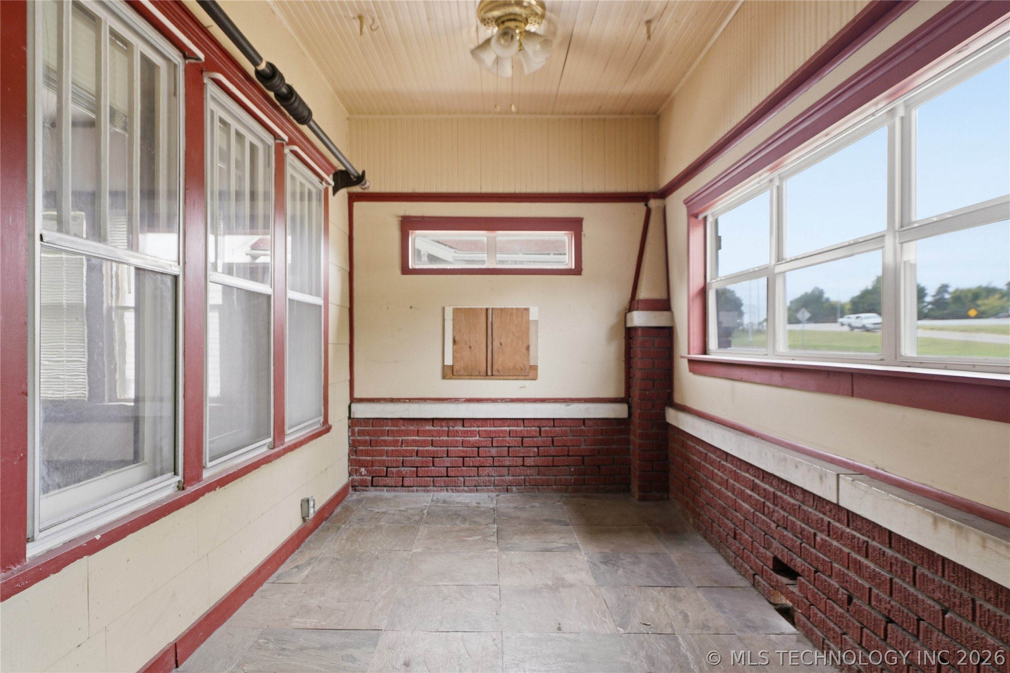 1916 E 14th Street Property Photo 7