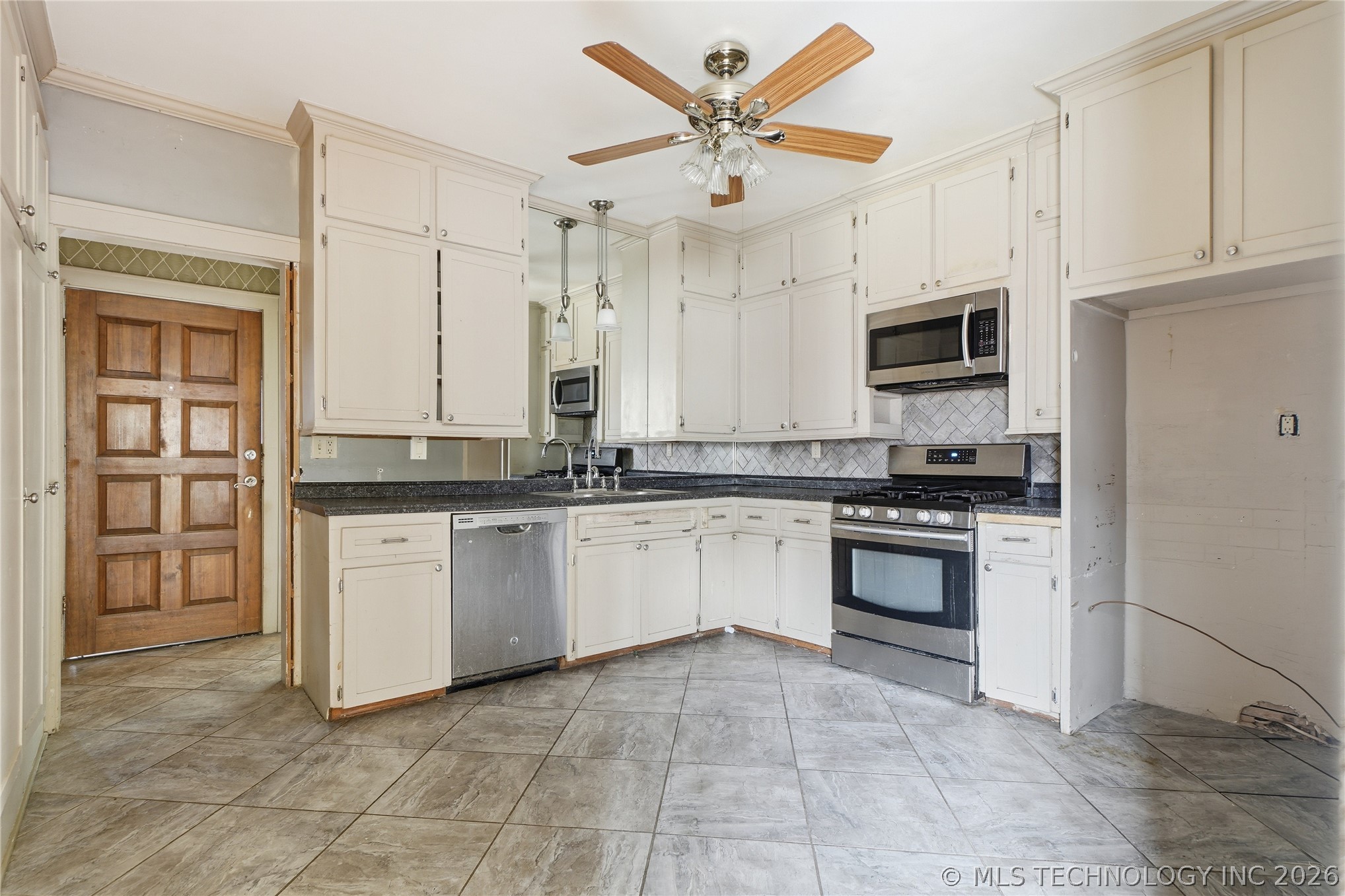 1916 E 14th Street Property Photo 12