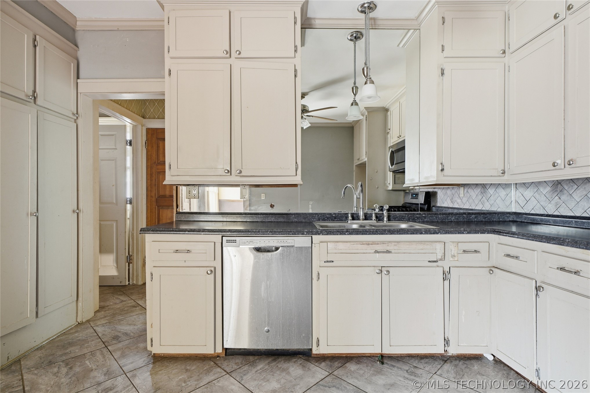 1916 E 14th Street Property Photo 14