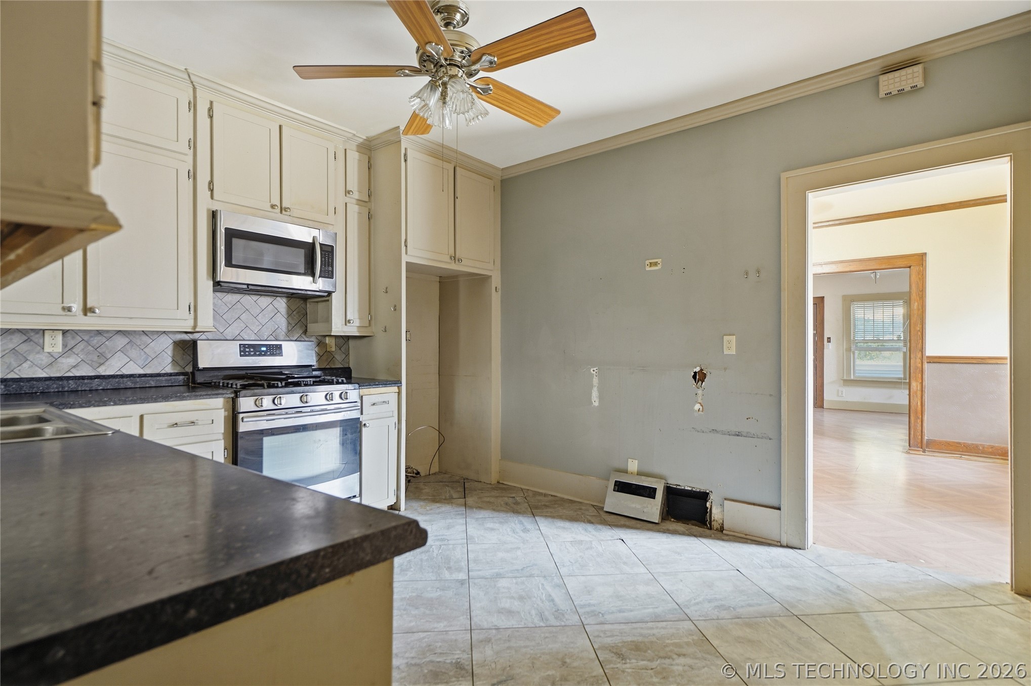 1916 E 14th Street Property Photo 15