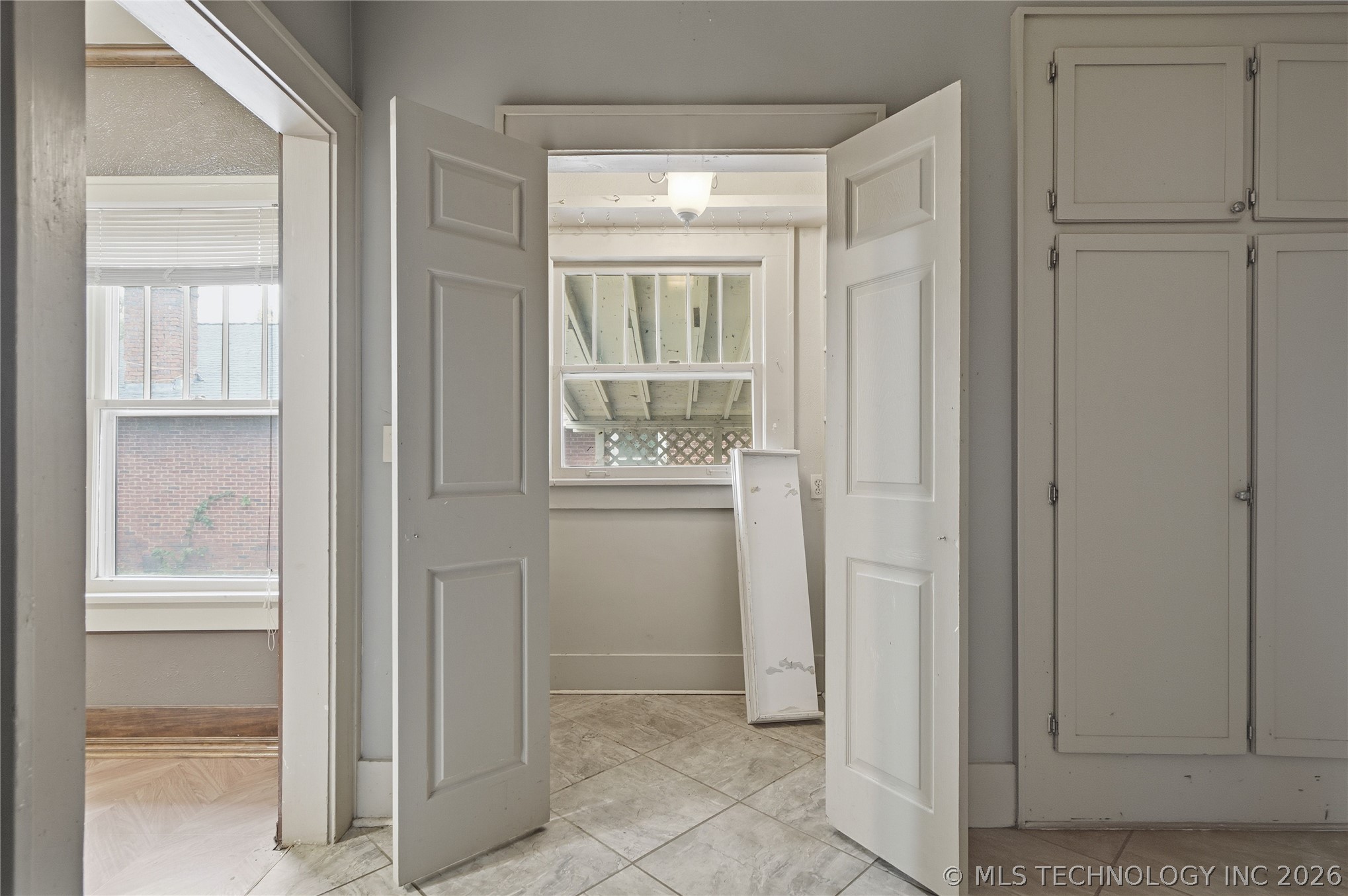 1916 E 14th Street Property Photo 16