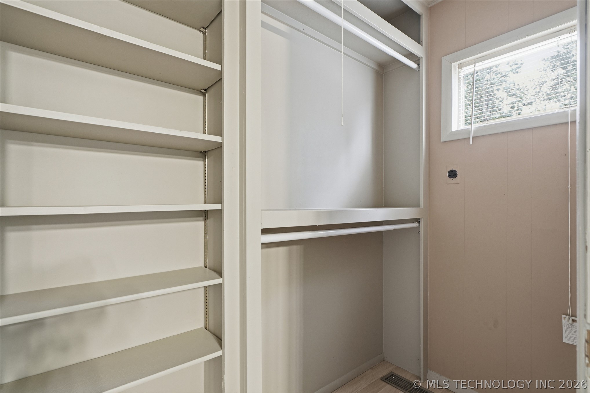 1916 E 14th Street Property Photo 28