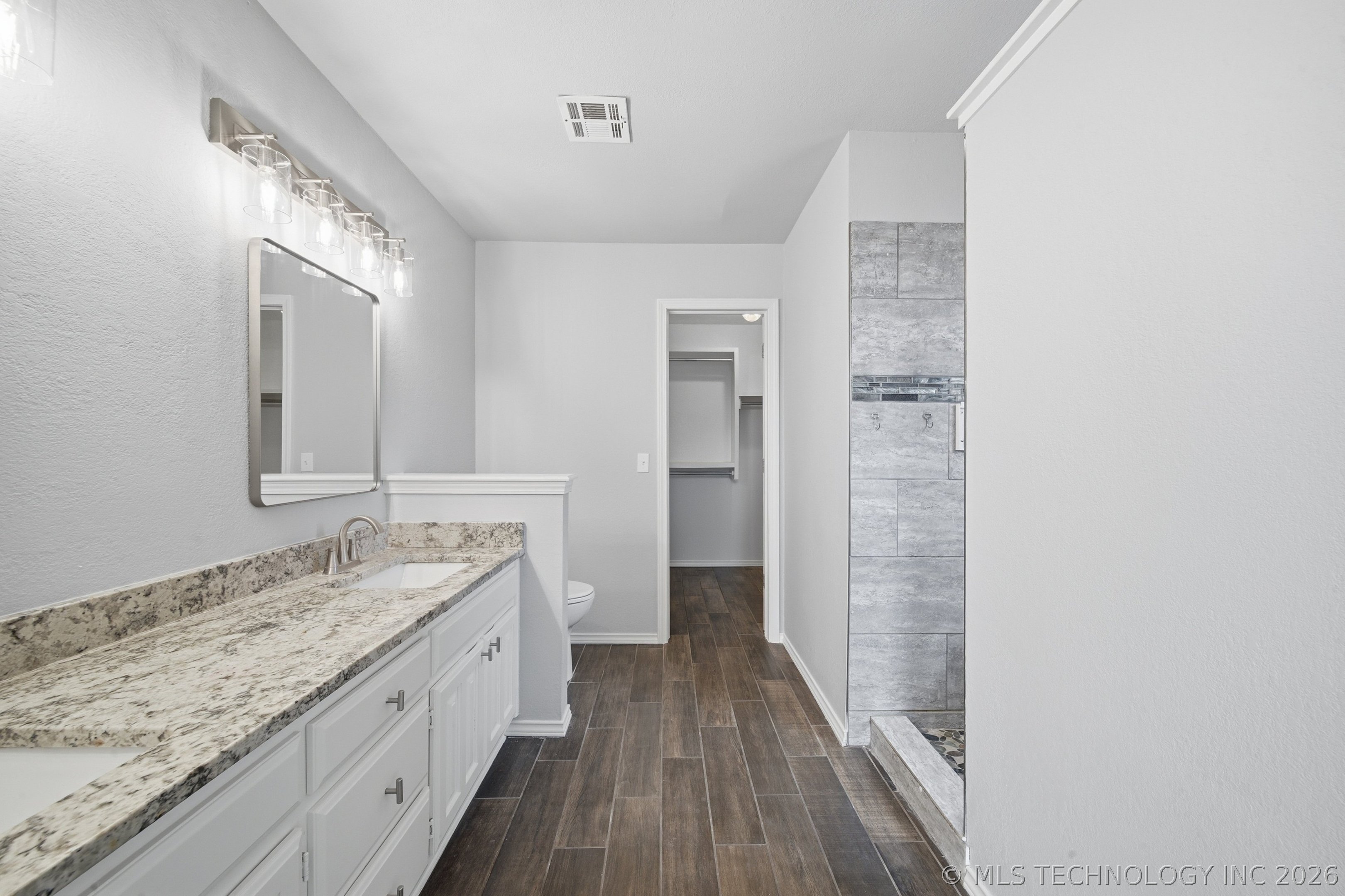 9519 S 96th East Avenue Property Photo 23