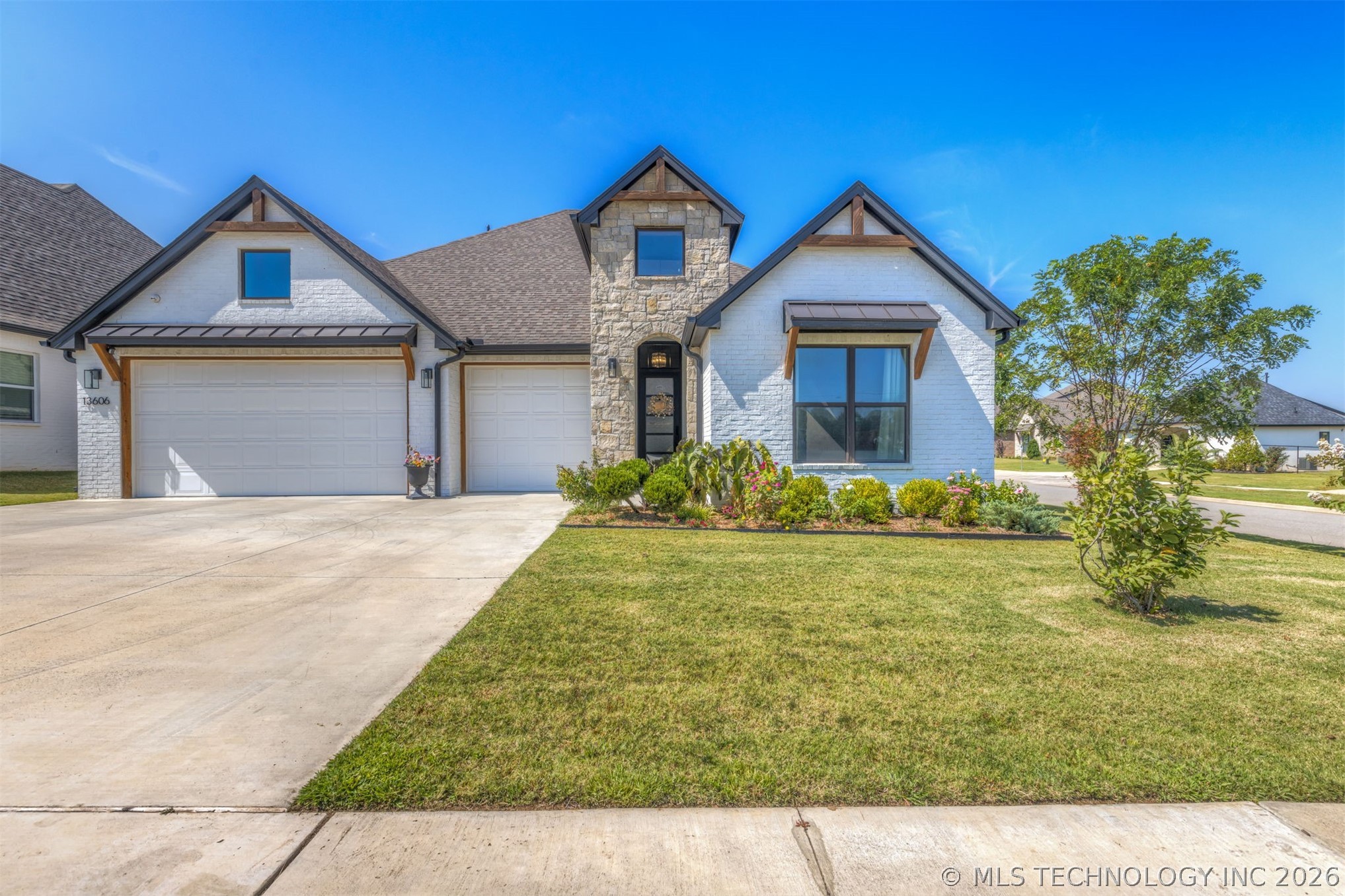 13606 S 21st Place E Property Photo 1