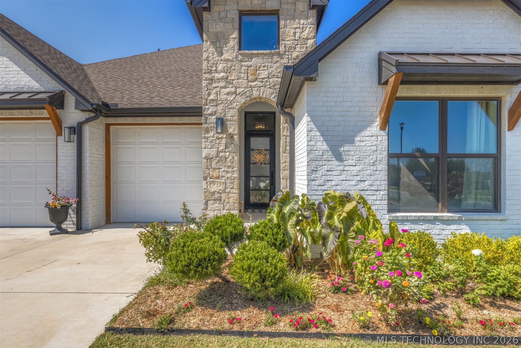 13606 S 21st Place E Property Photo 5