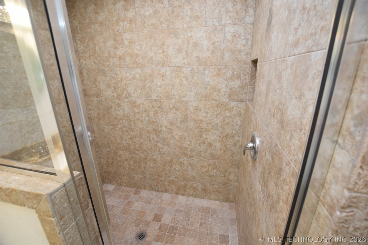 1468 W Division Street Property Photo 8