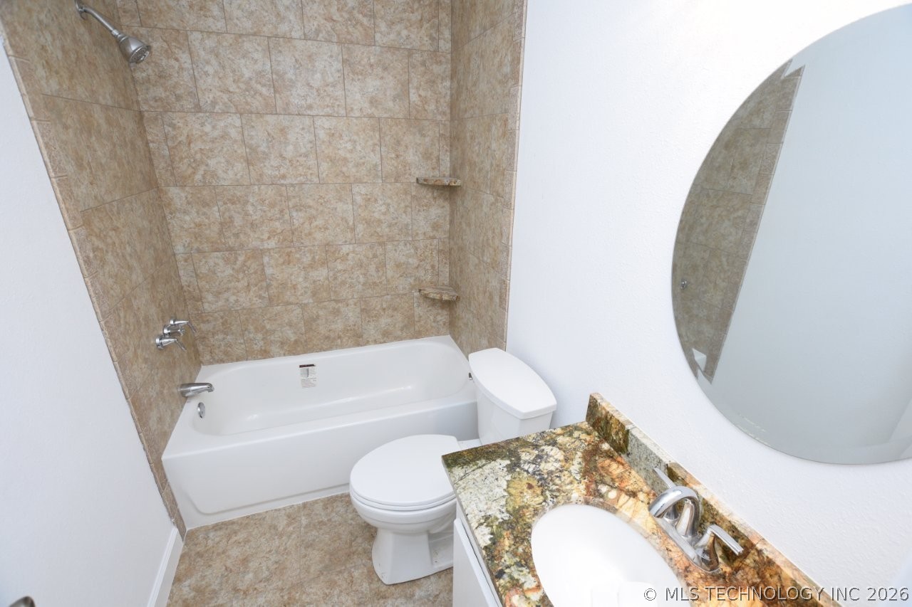 1468 W Division Street Property Photo 10