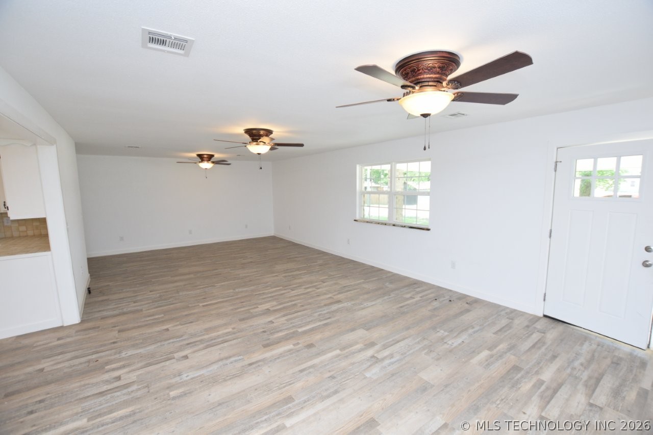 1468 W Division Street Property Photo 11