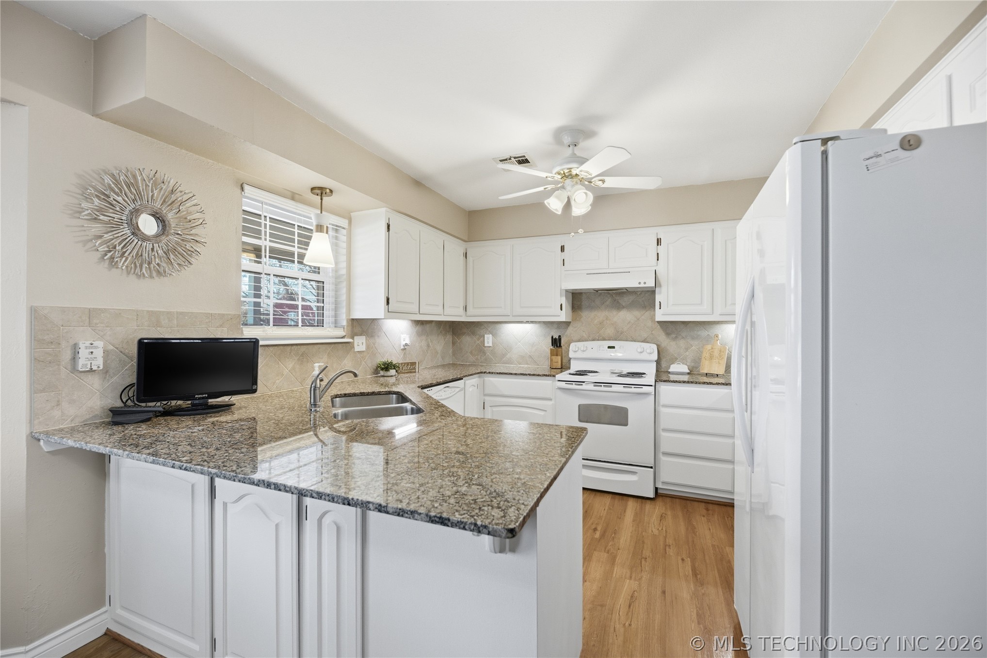 2601 Westwood Drive Property Photo 3