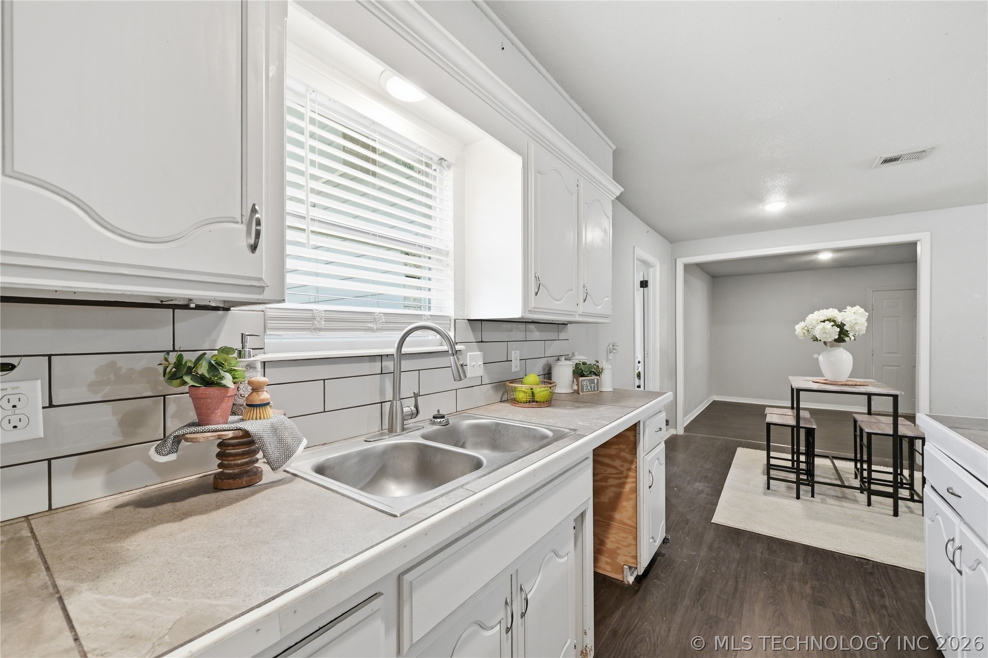 1366 Case Property Photo 9