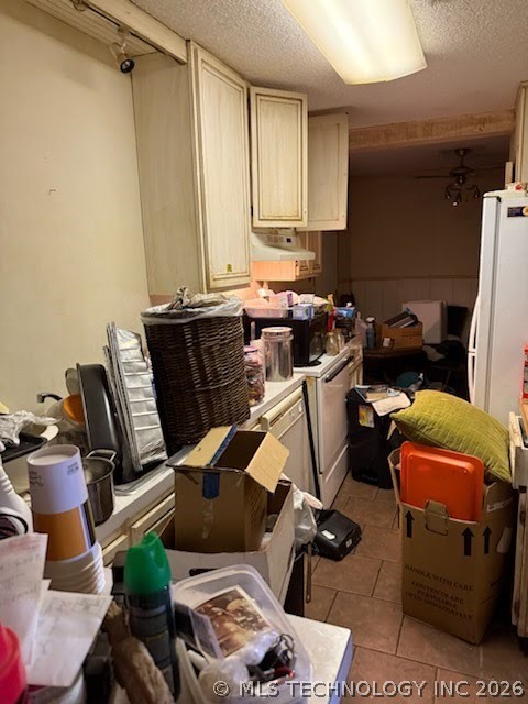 9006 E 48th Place Property Photo 2