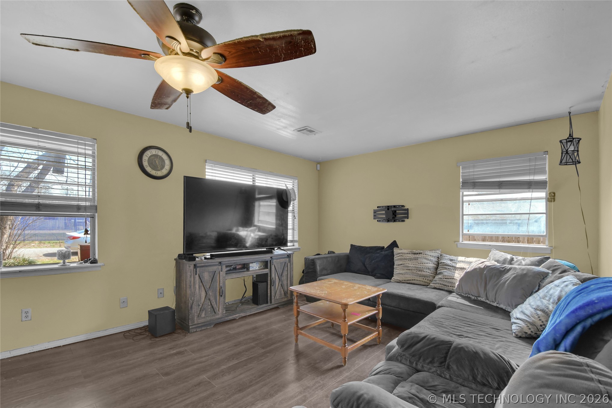 909 P Nw Property Photo 5