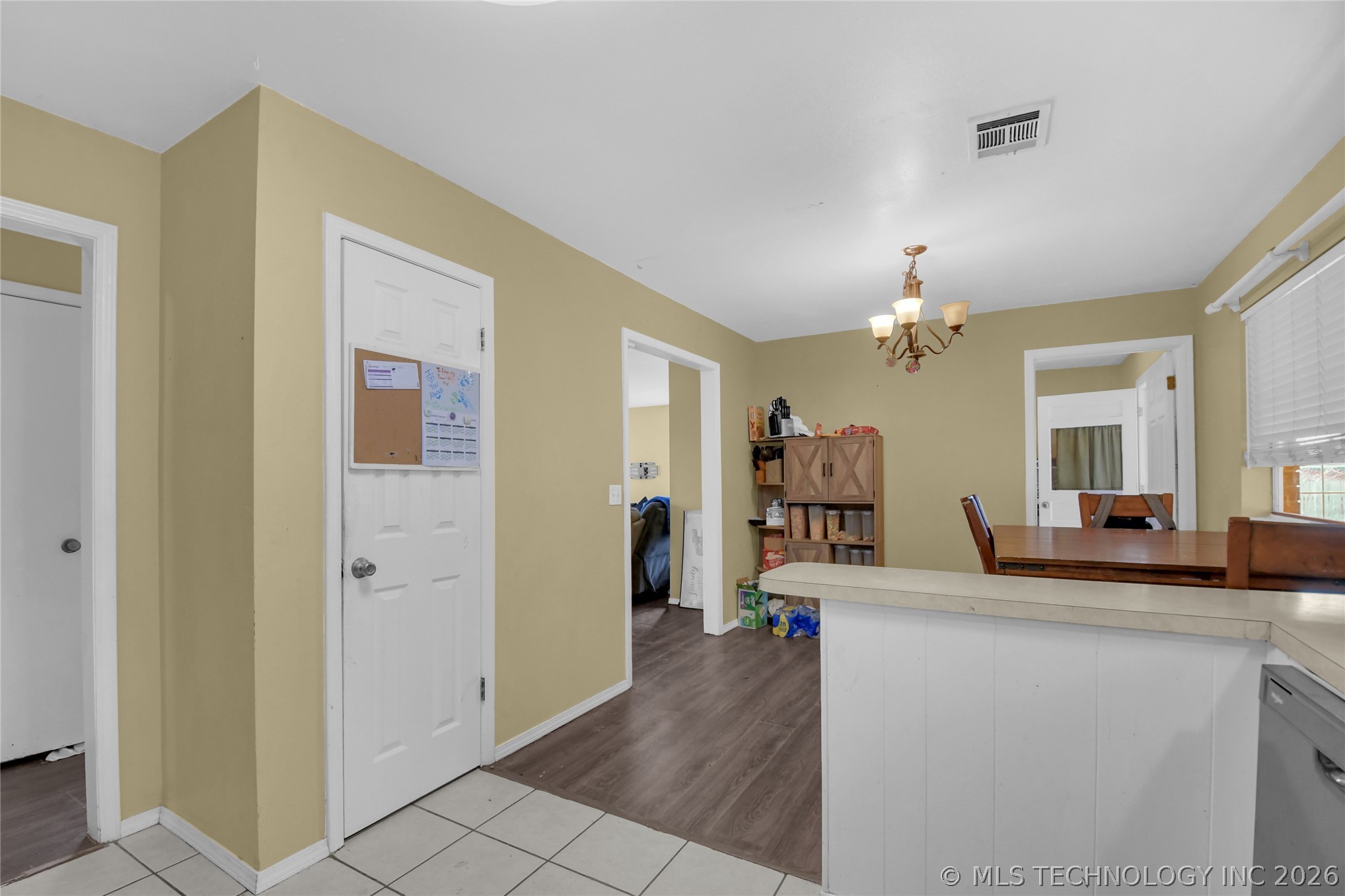 909 P Nw Property Photo 10