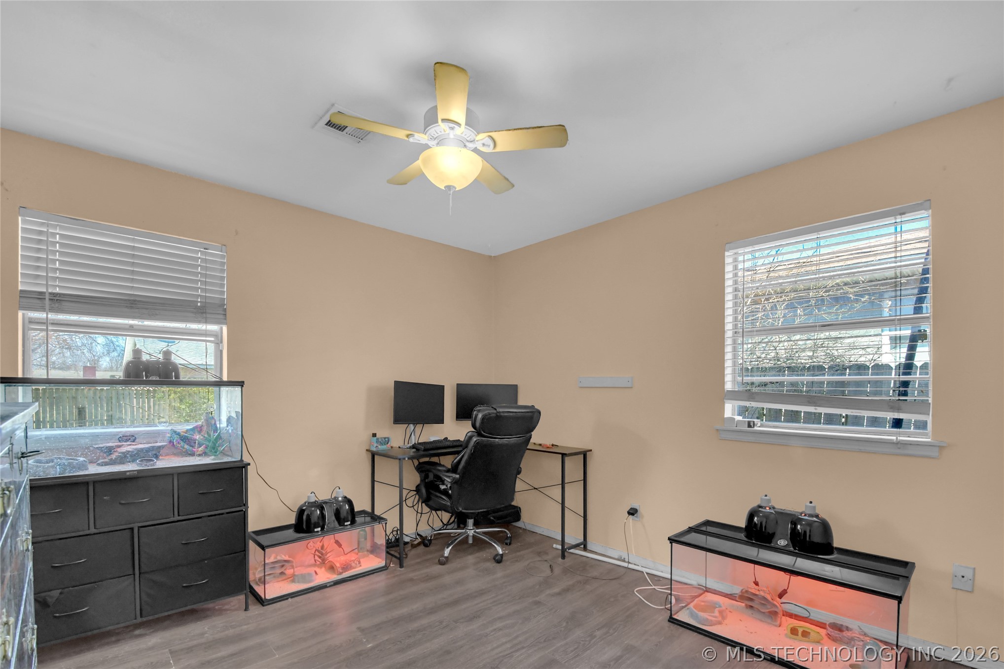 909 P Nw Property Photo 16