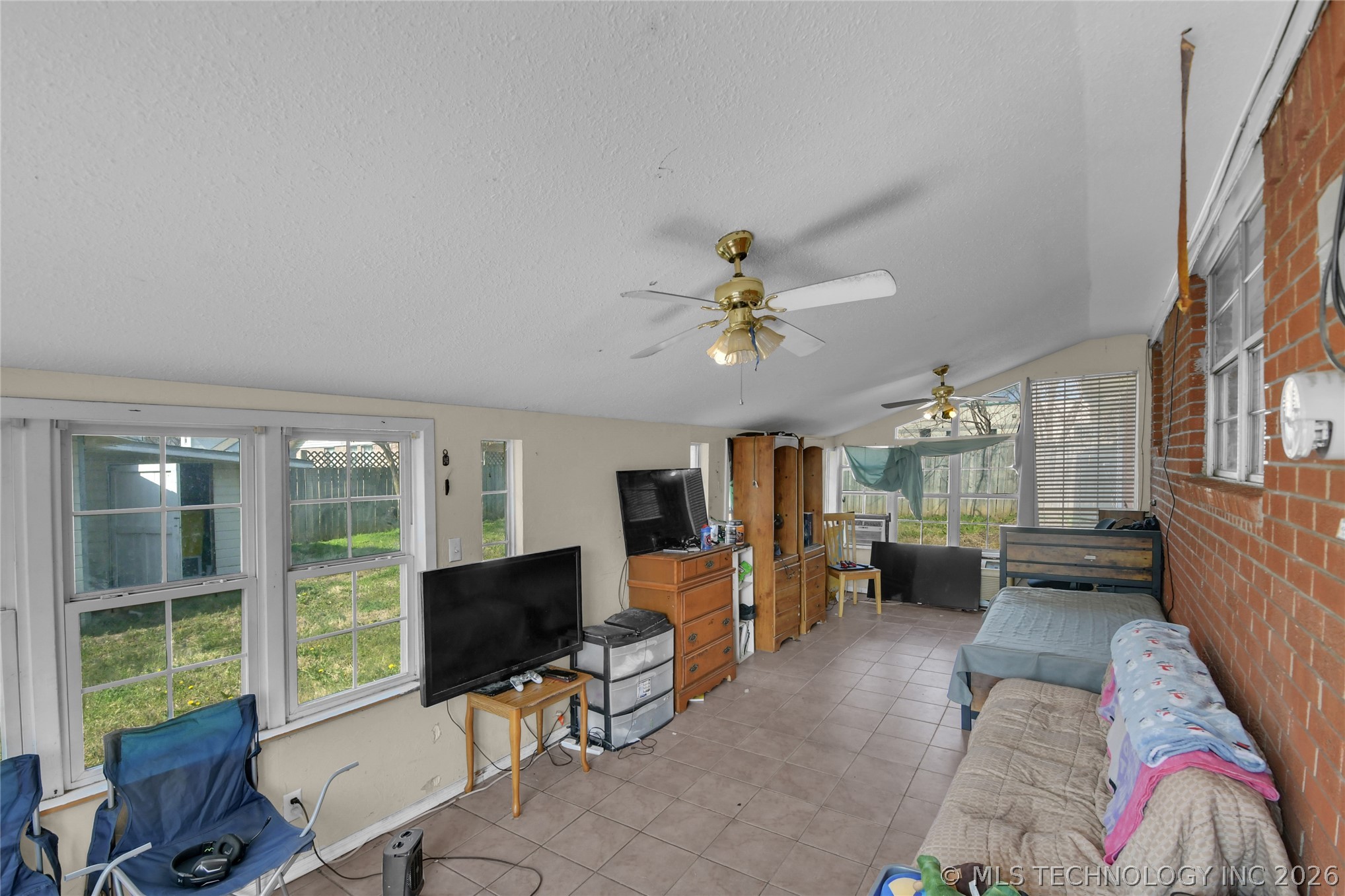 909 P Nw Property Photo 18