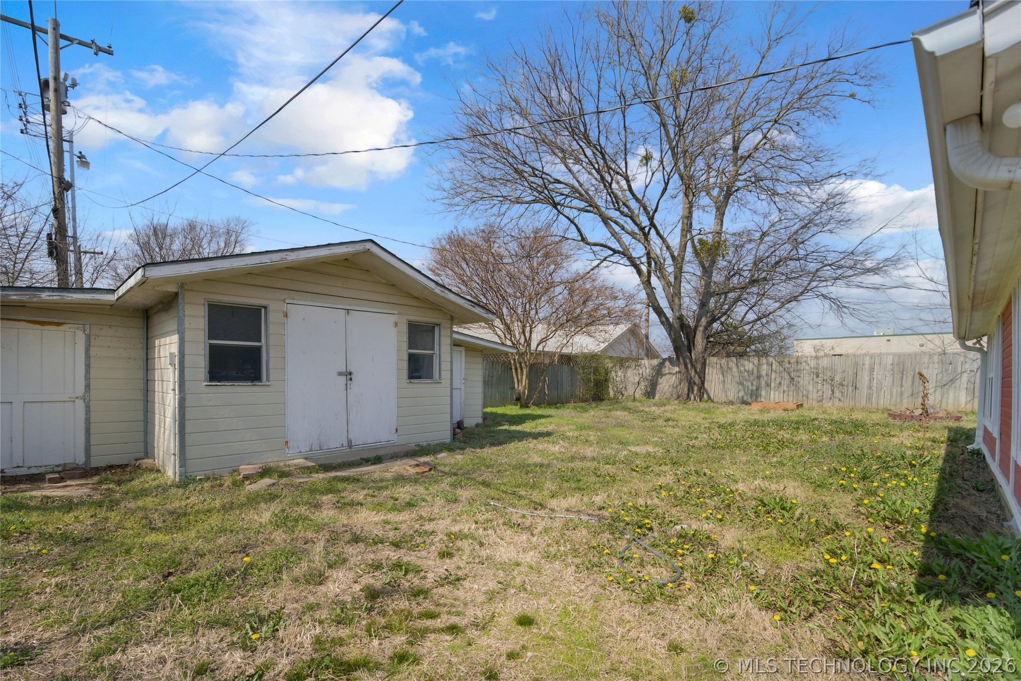 909 P Nw Property Photo 20