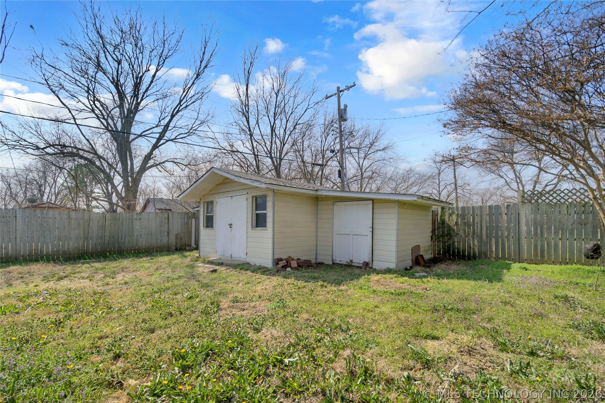 909 P Nw Property Photo 21