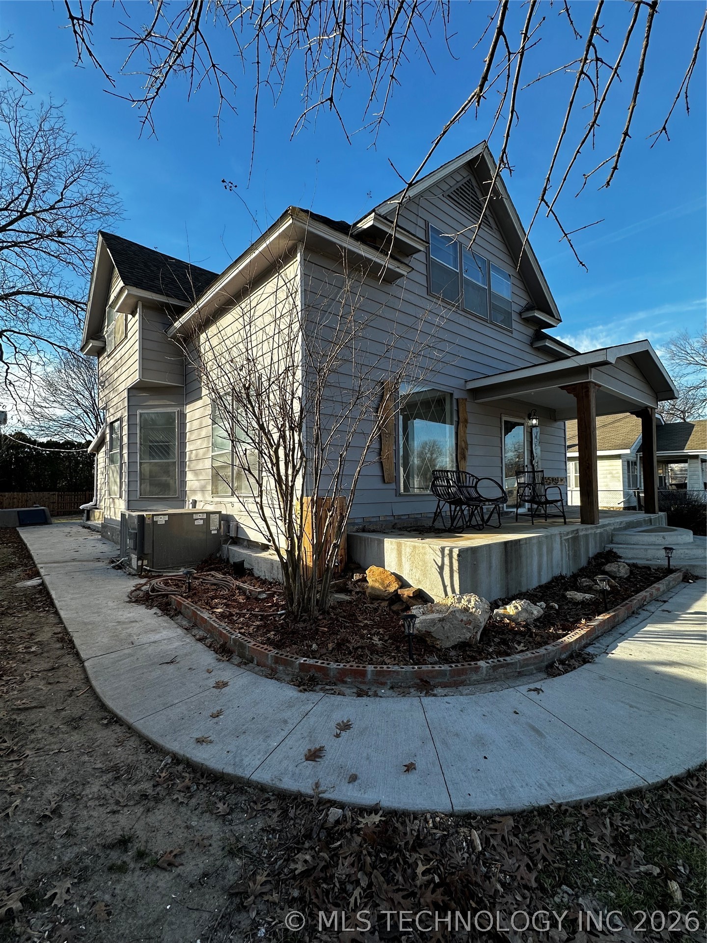 420 S Main Property Photo 3