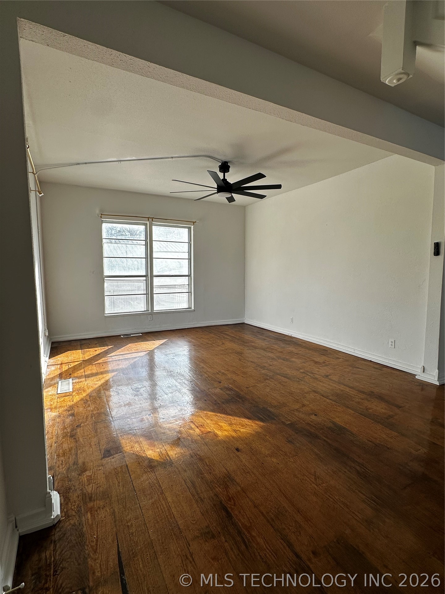 420 S Main Property Photo 7