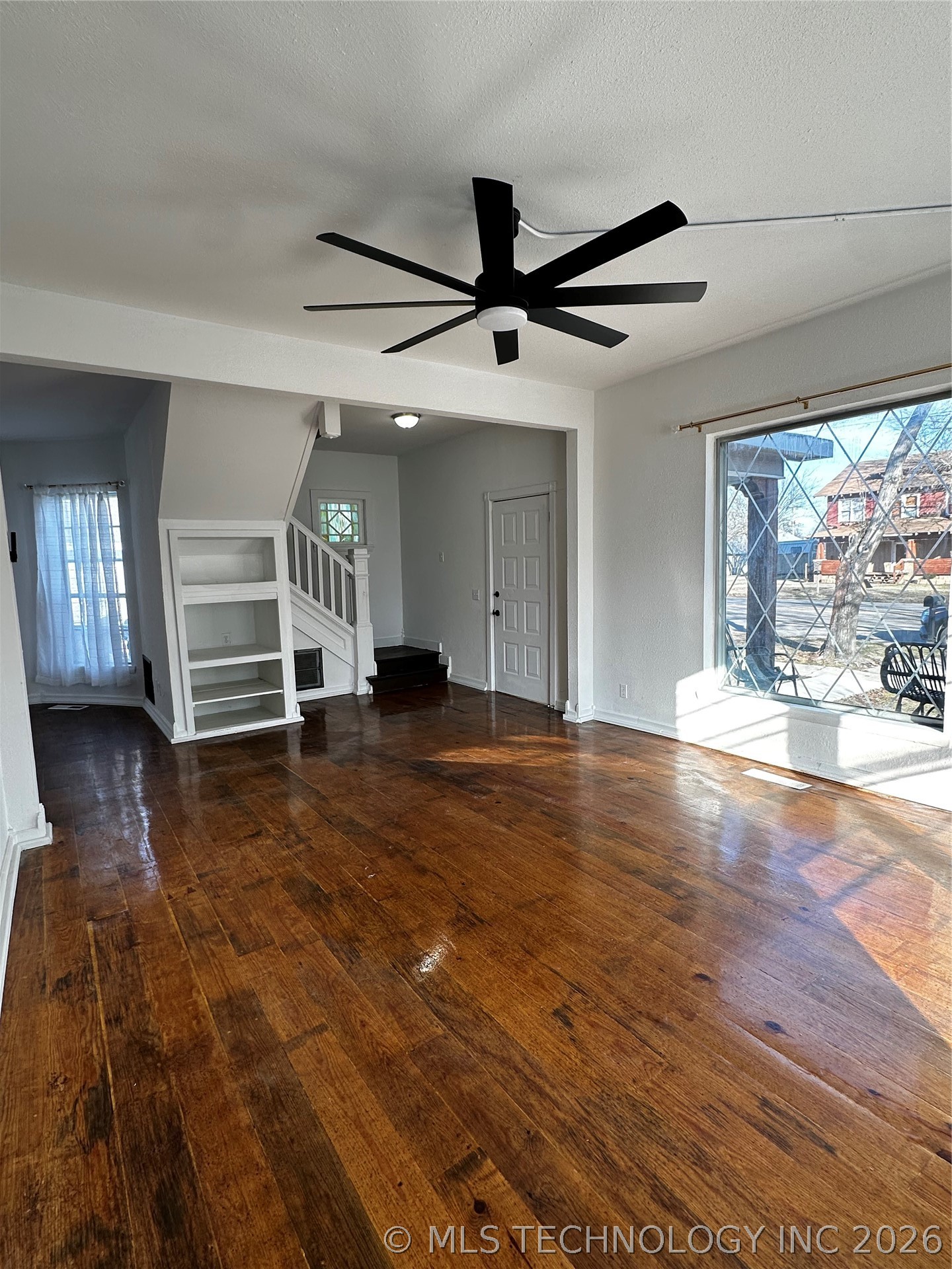 420 S Main Property Photo 8