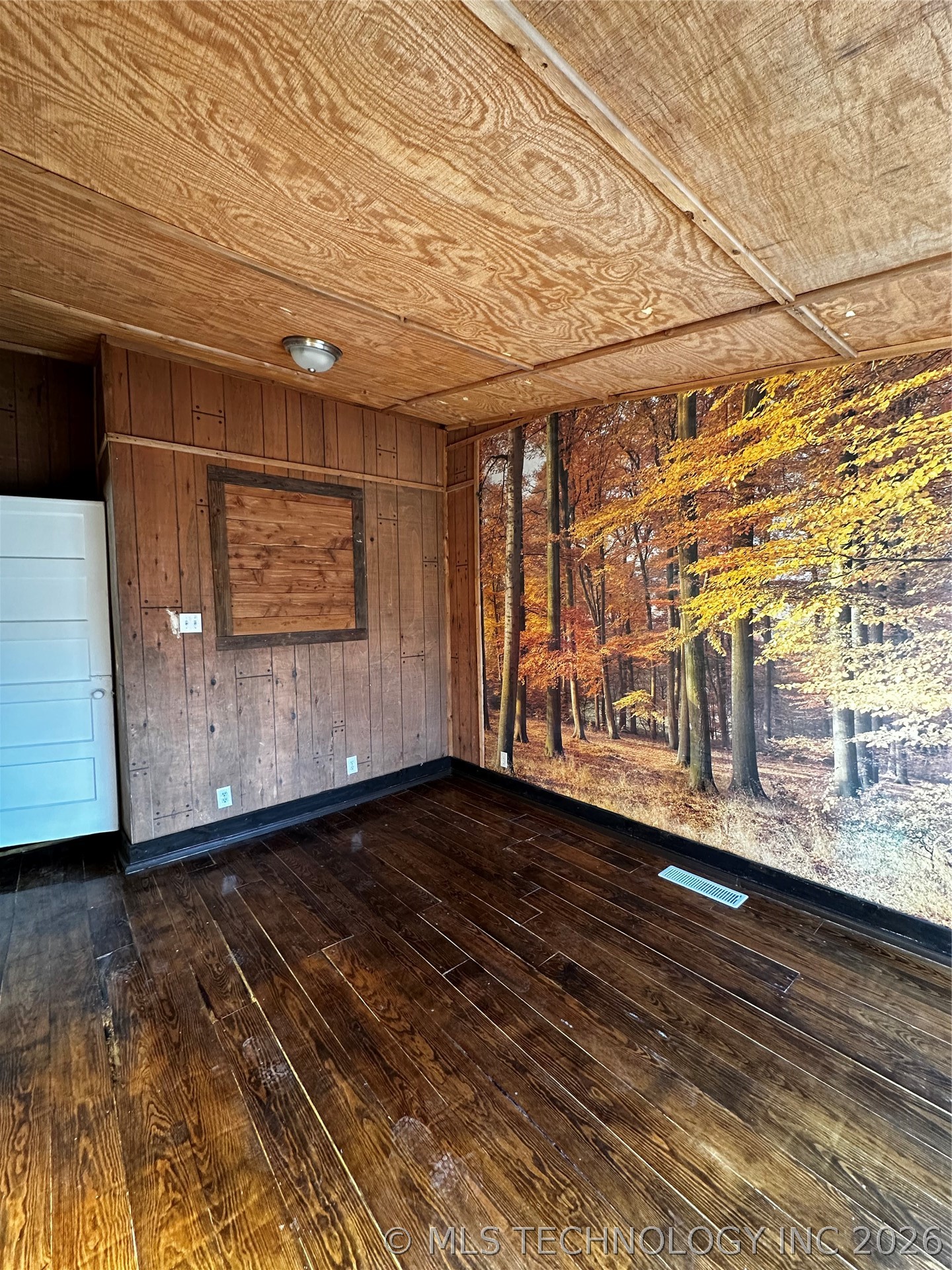 420 S Main Property Photo 16