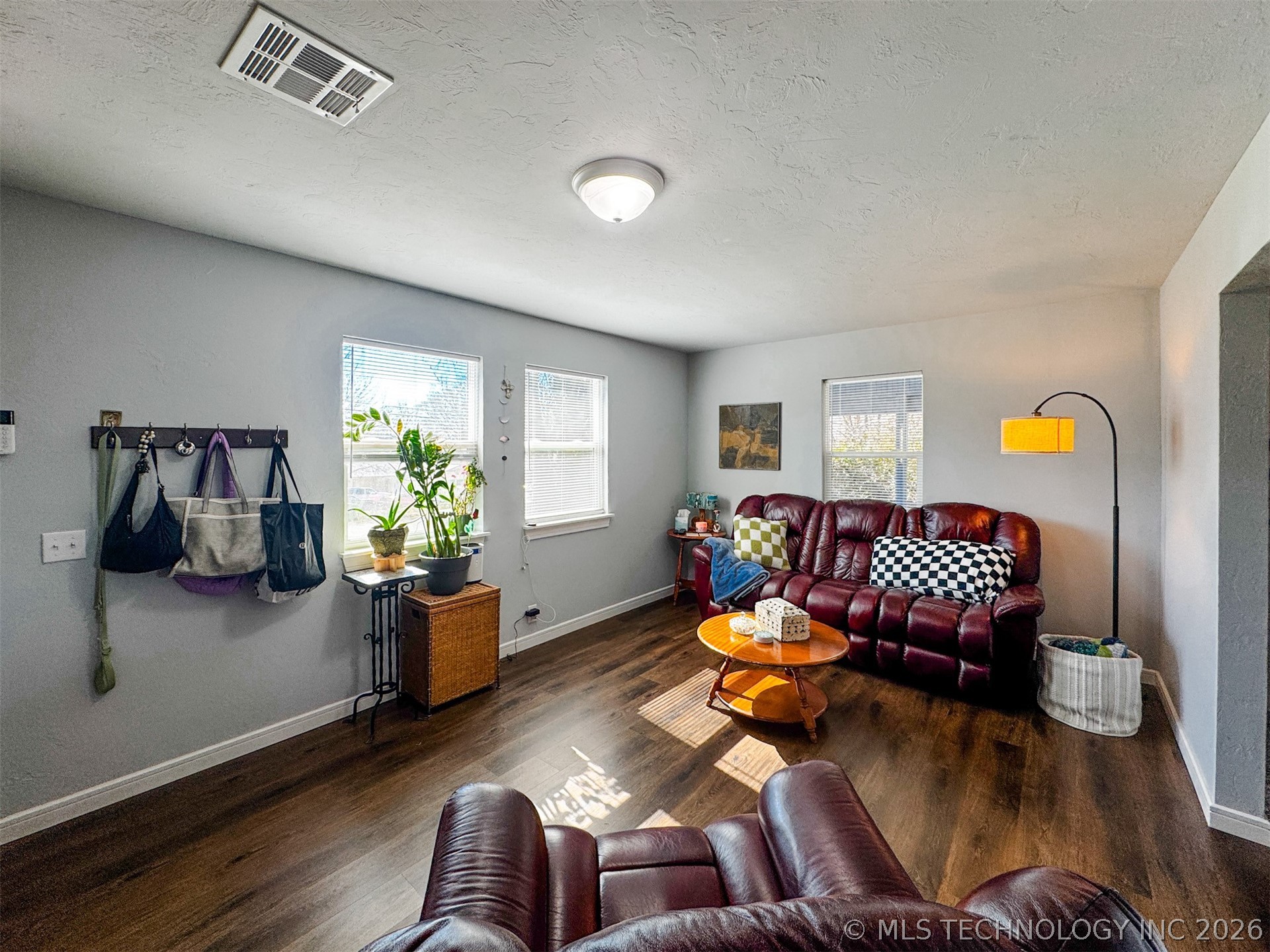 823 E Shawnee Street Property Photo 8