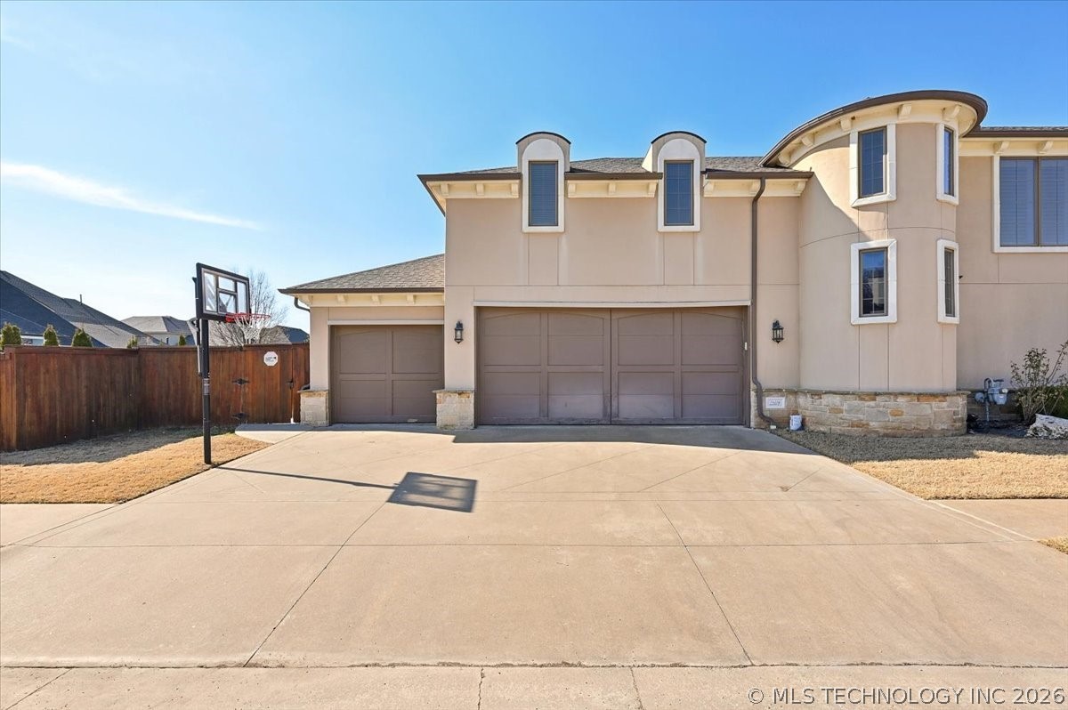 3120 E 103rd Street Property Photo 3