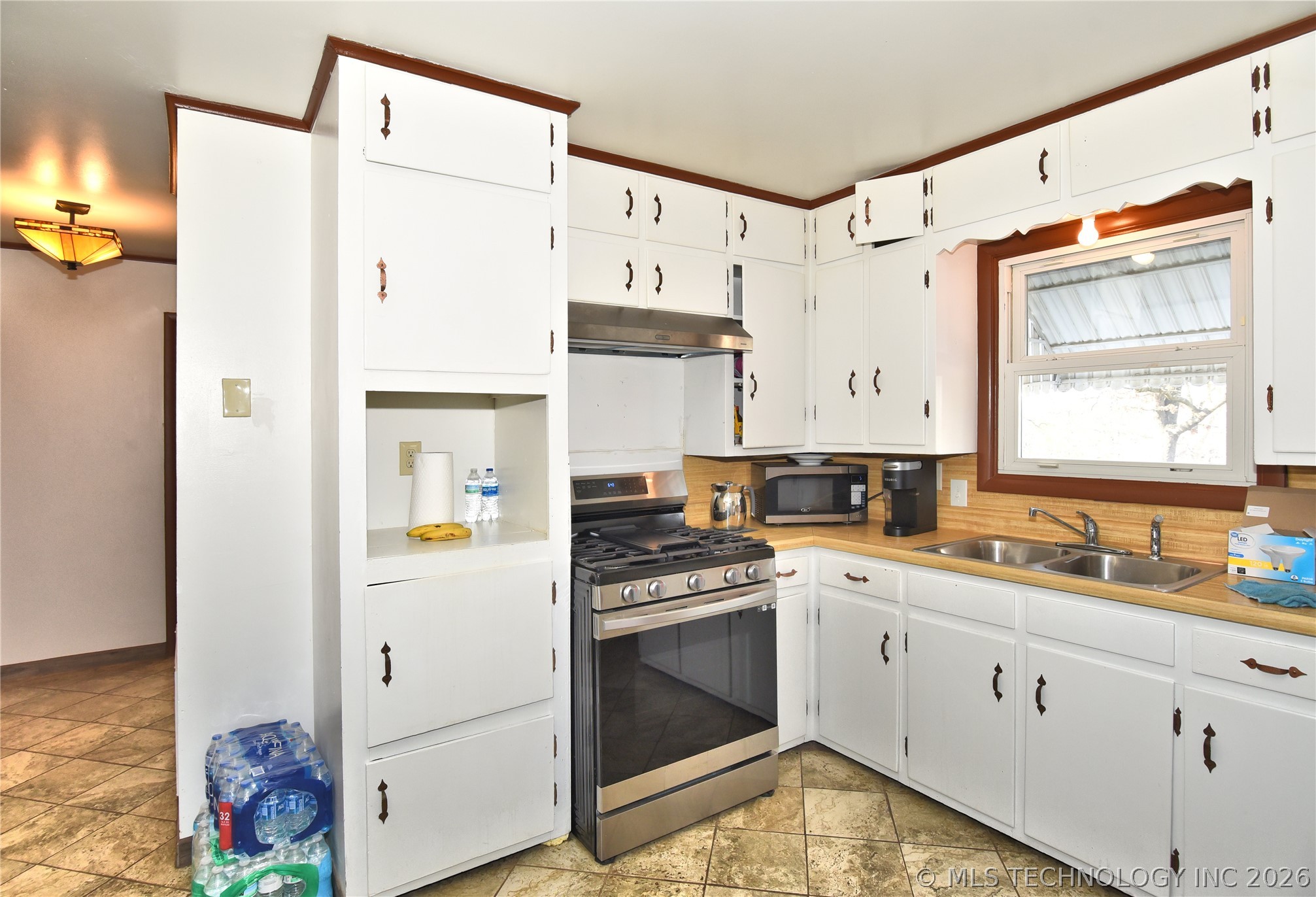 4038 N Cincinnati Drive Property Photo 2