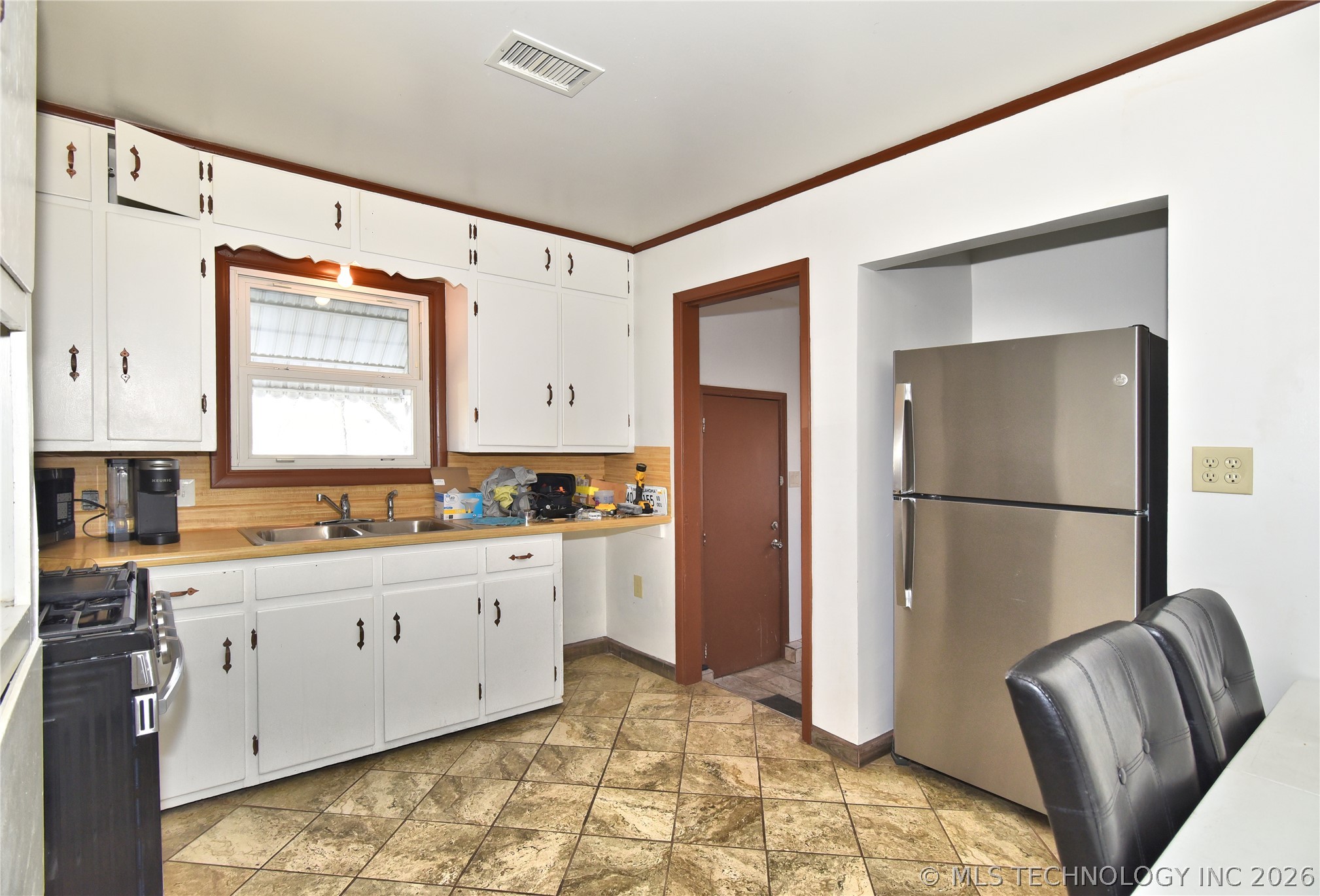 4038 N Cincinnati Drive Property Photo 3