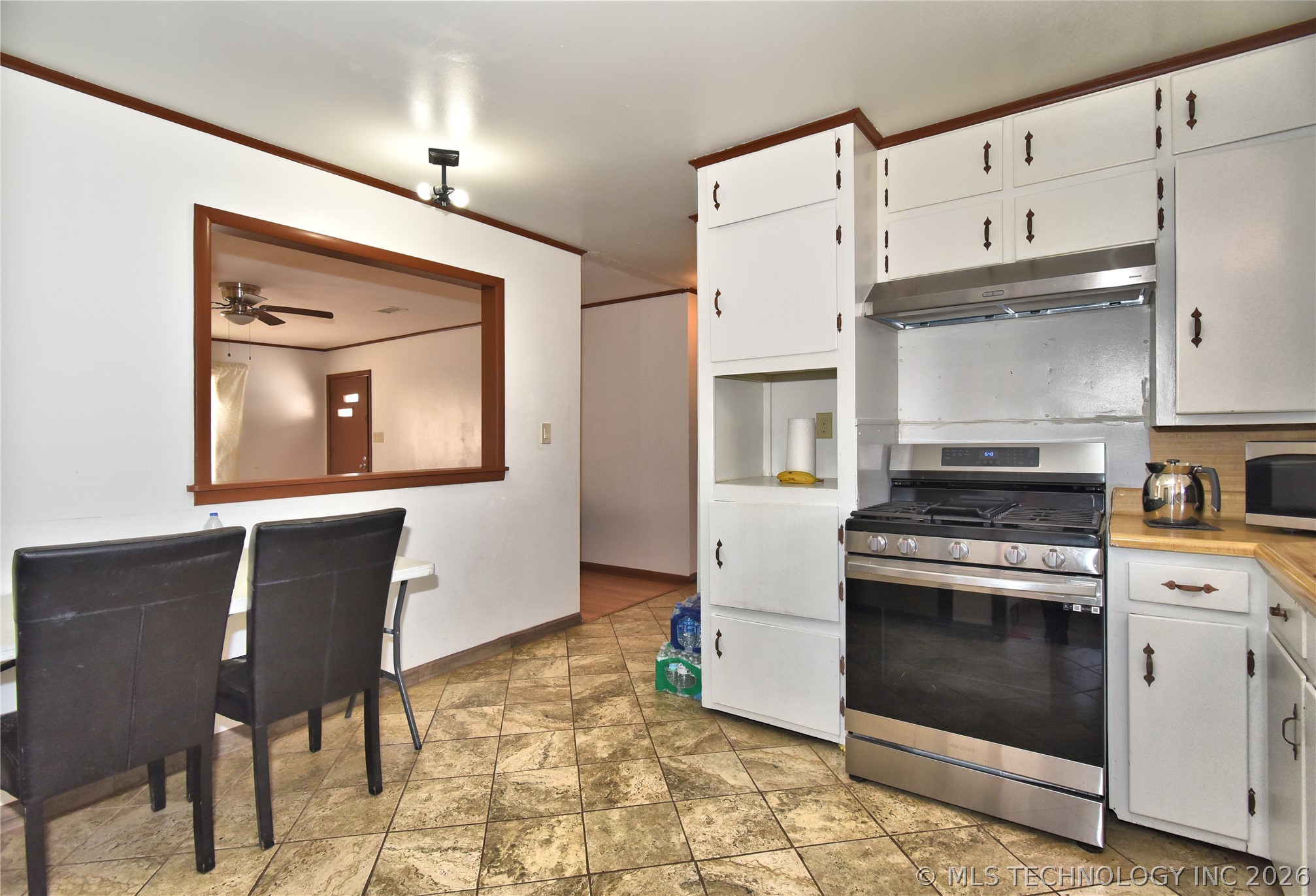 4038 N Cincinnati Drive Property Photo 4