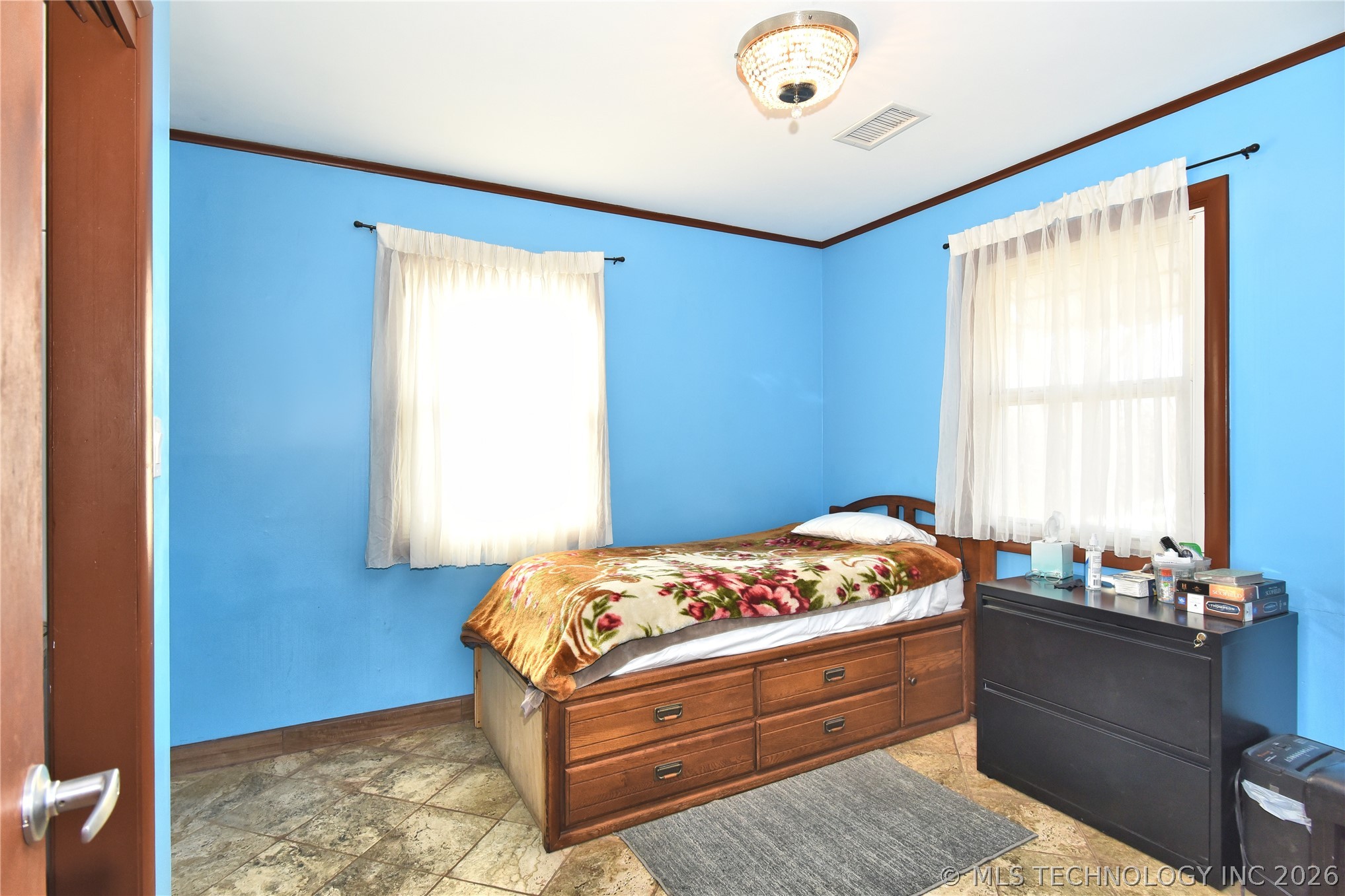 4038 N Cincinnati Drive Property Photo 9