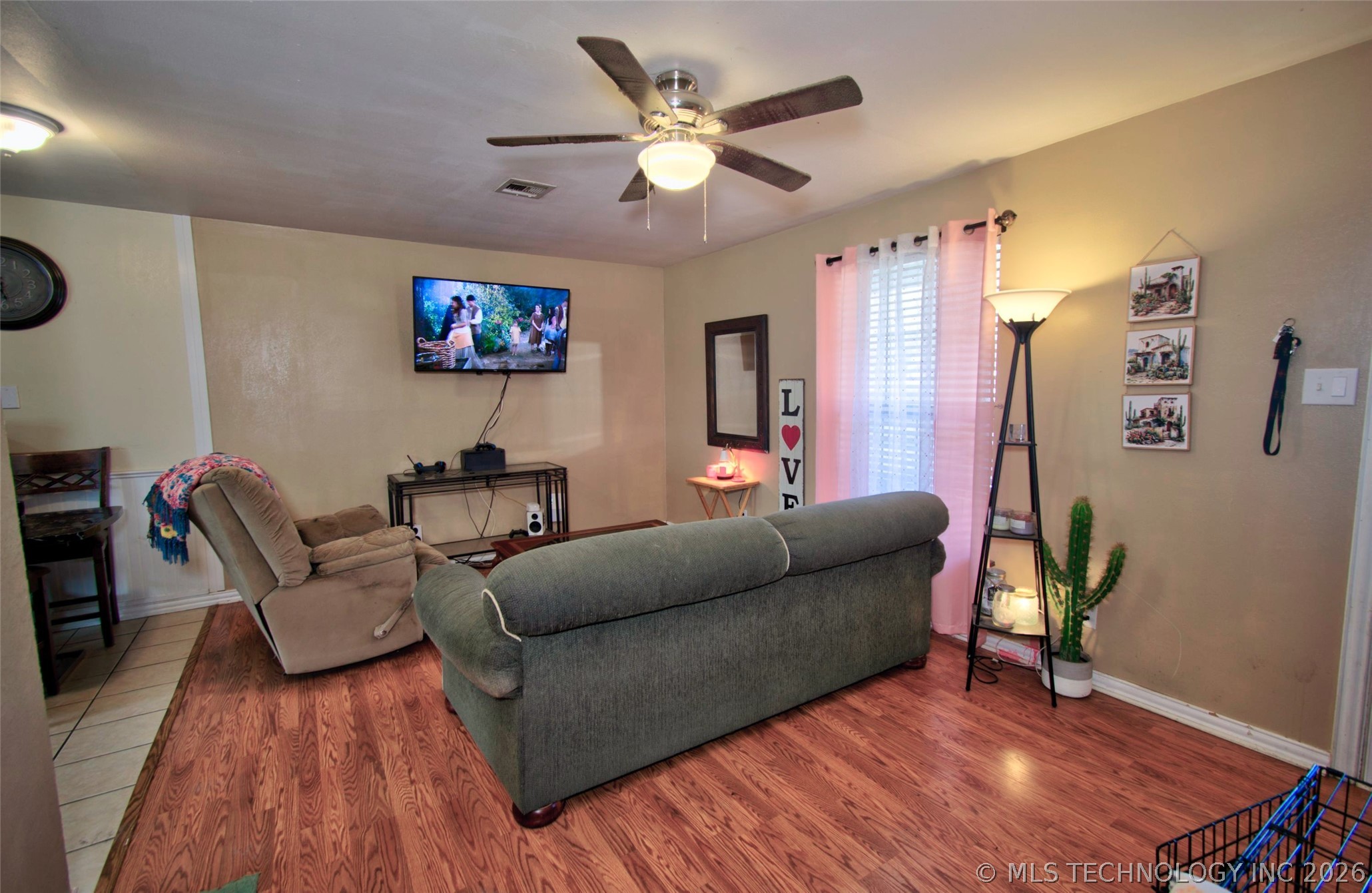 2025 Robison Street Property Photo 4