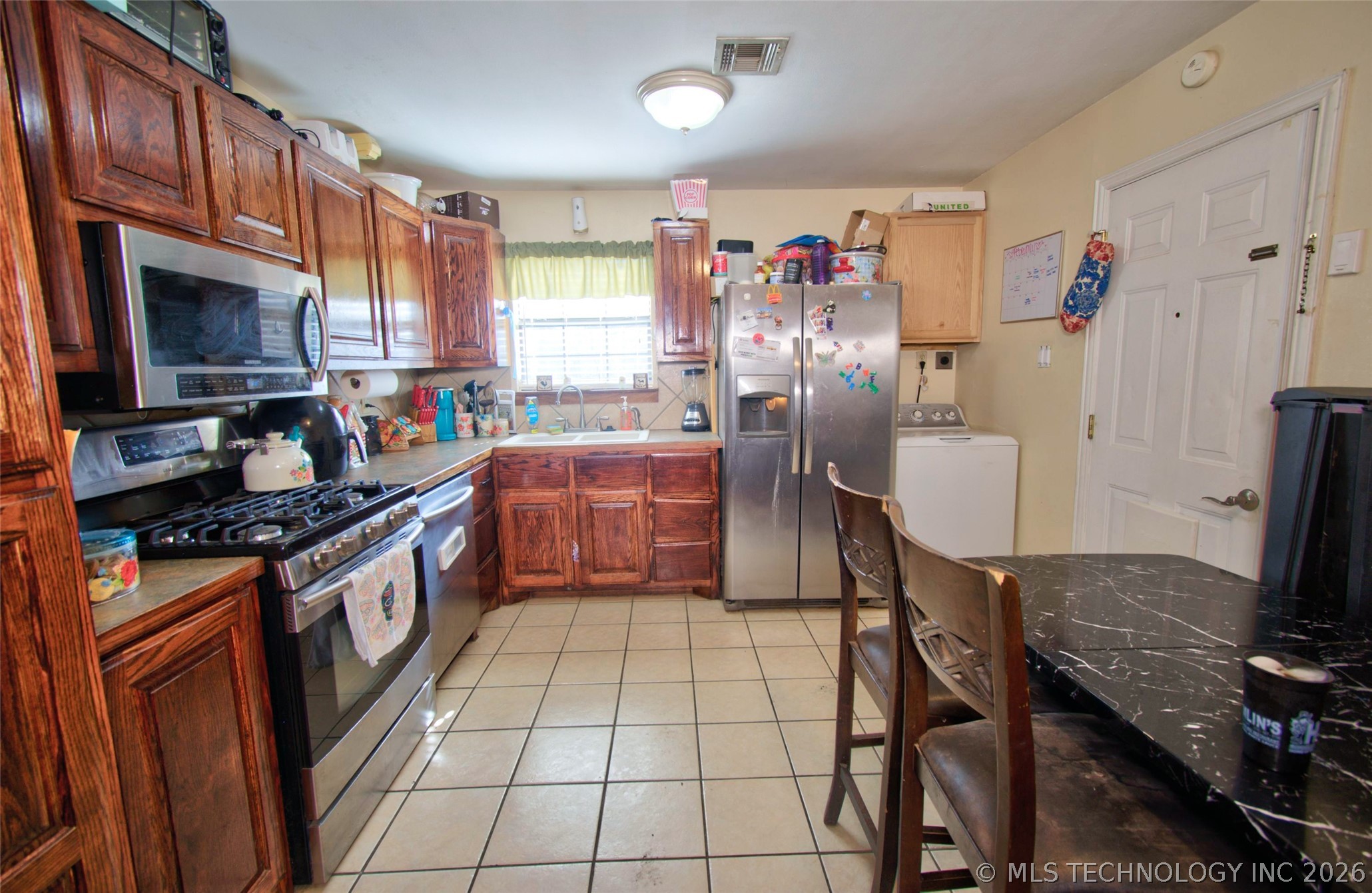 2025 Robison Street Property Photo 6