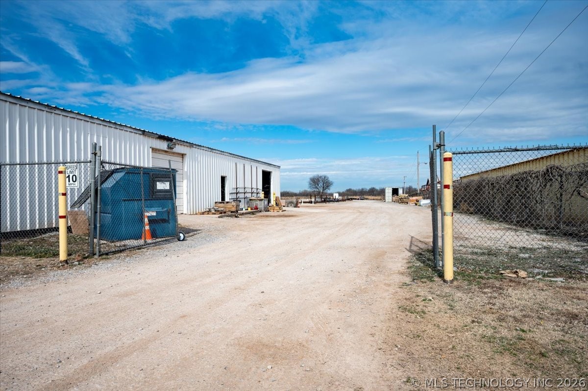 1103 E Choctaw Street Property Photo 5