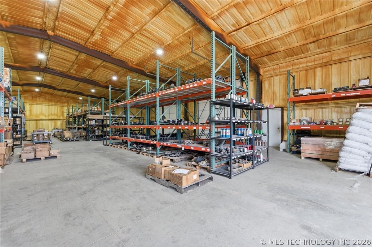 1103 E Choctaw Street Property Photo 6