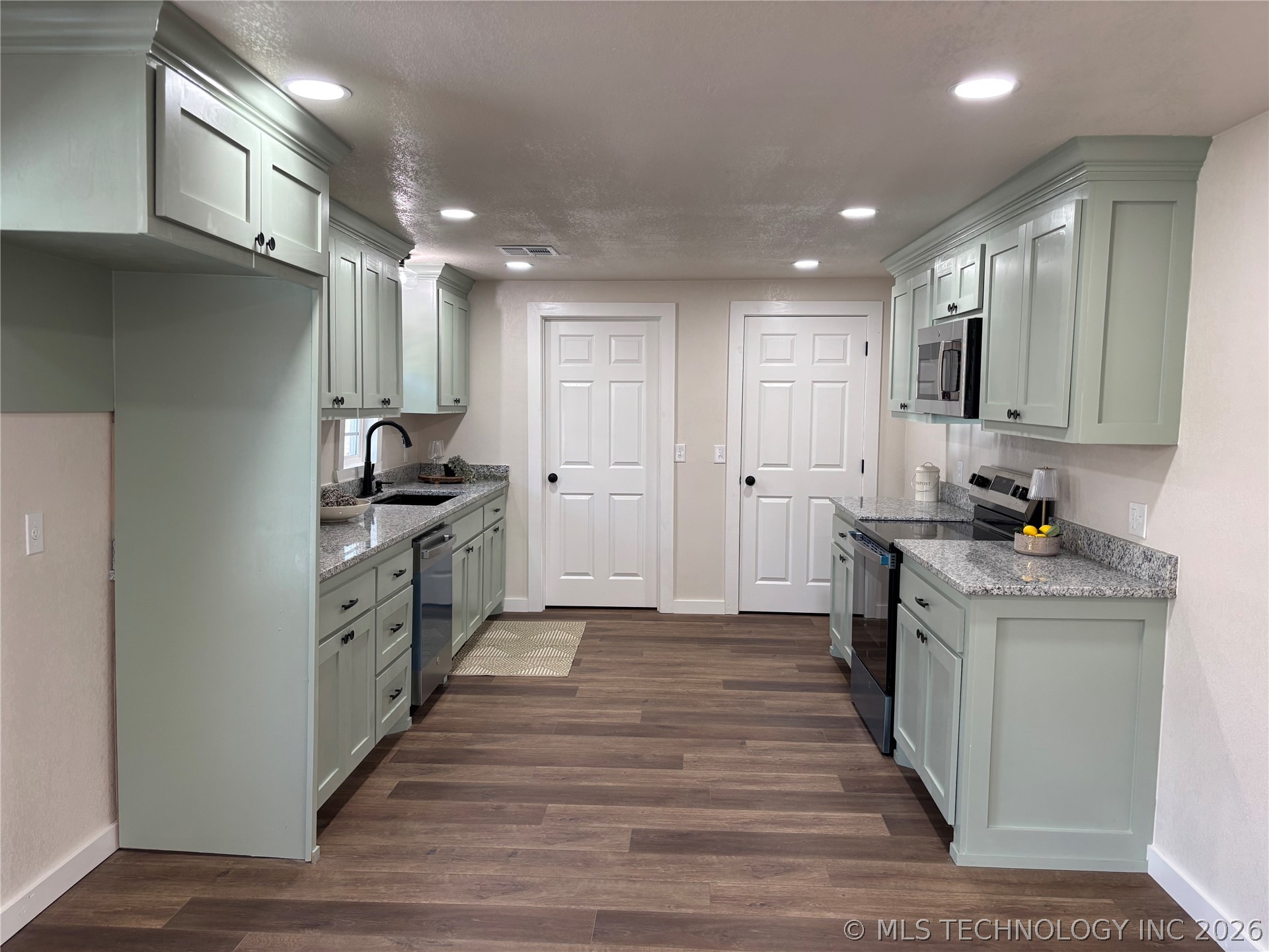 723 Roff Street Ne Property Photo 3