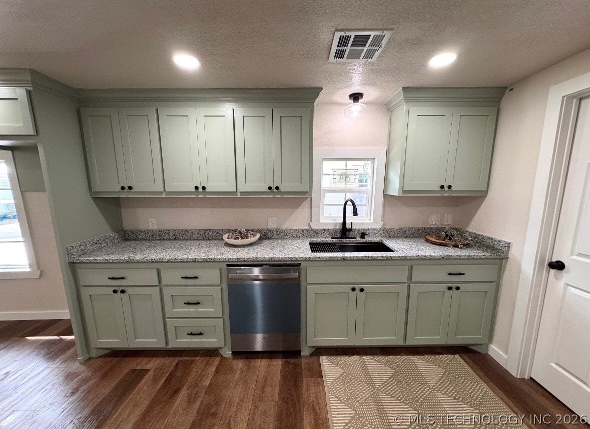 723 Roff Street Ne Property Photo 4