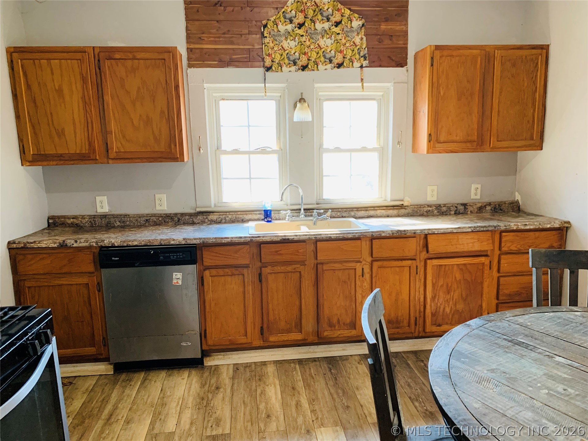 322 E Jackson Property Photo 5