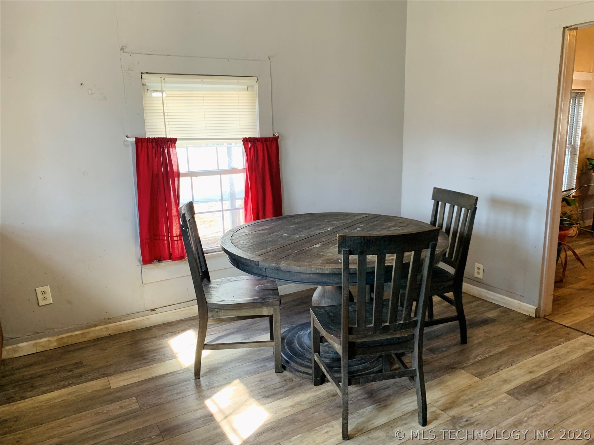 322 E Jackson Property Photo 7