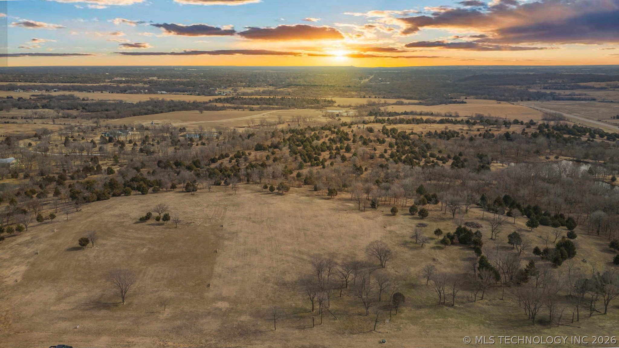 004 W 43rd Street N Property Photo 7