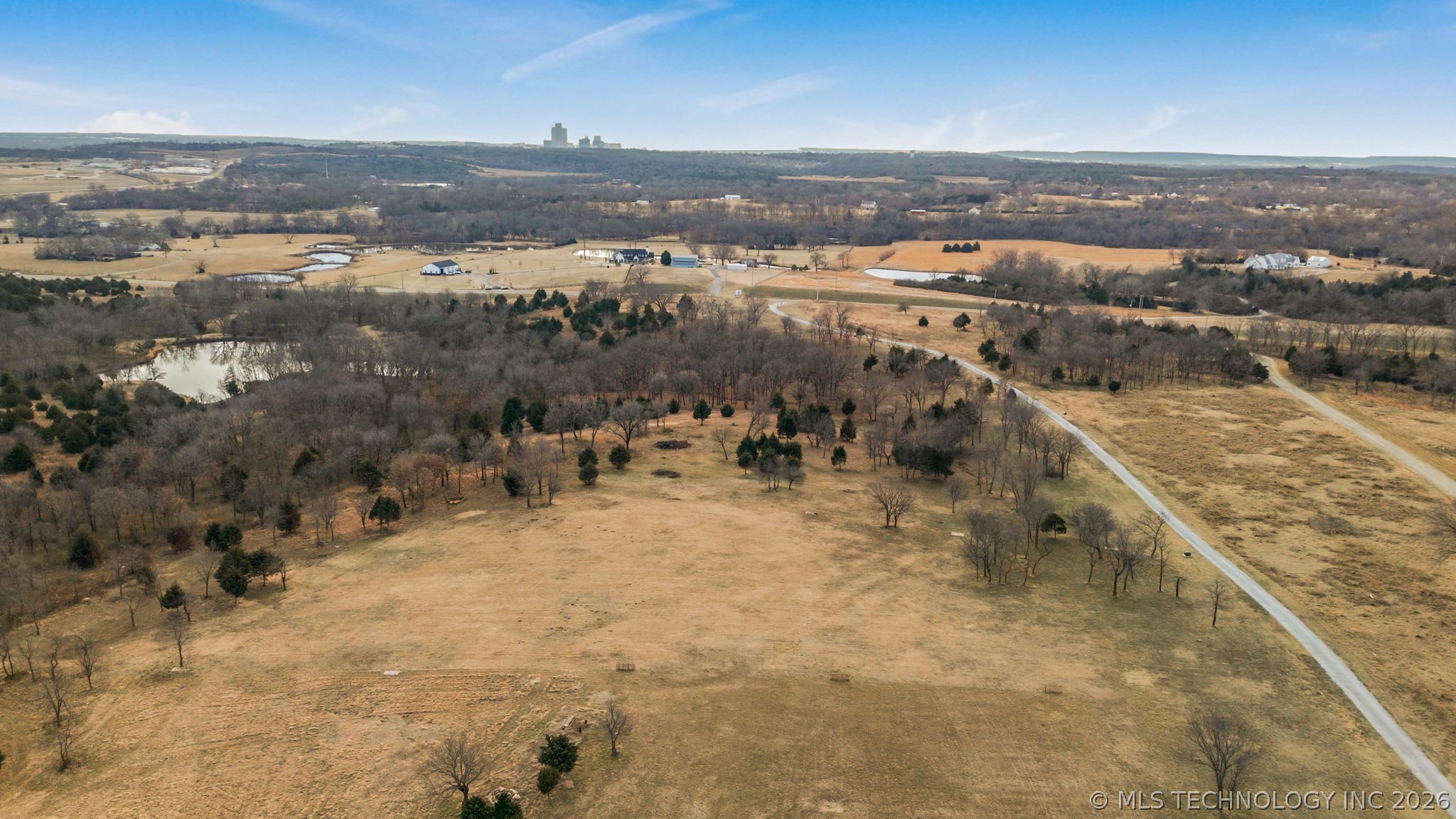 004 W 43rd Street N Property Photo 14