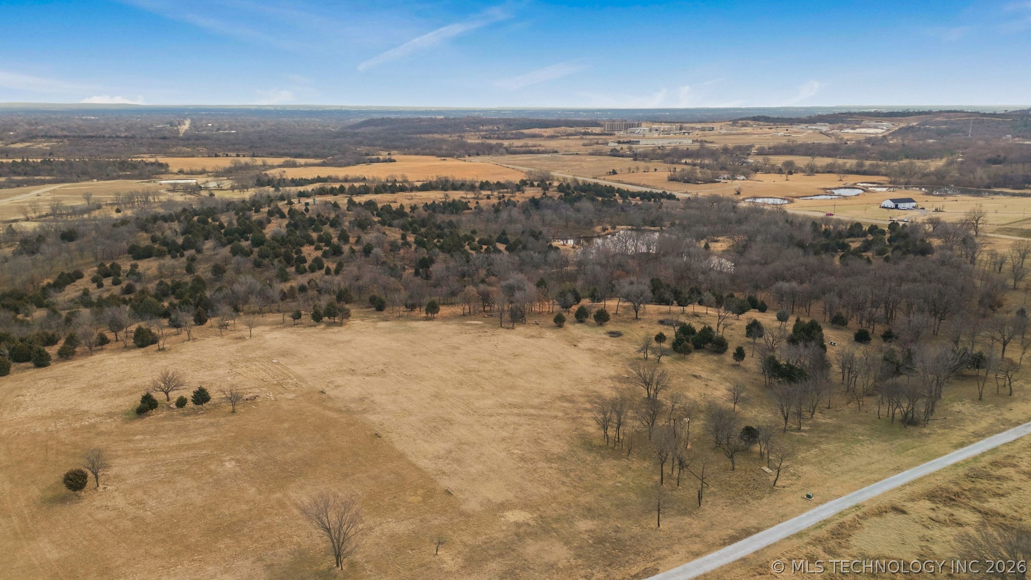 004 W 43rd Street N Property Photo 17