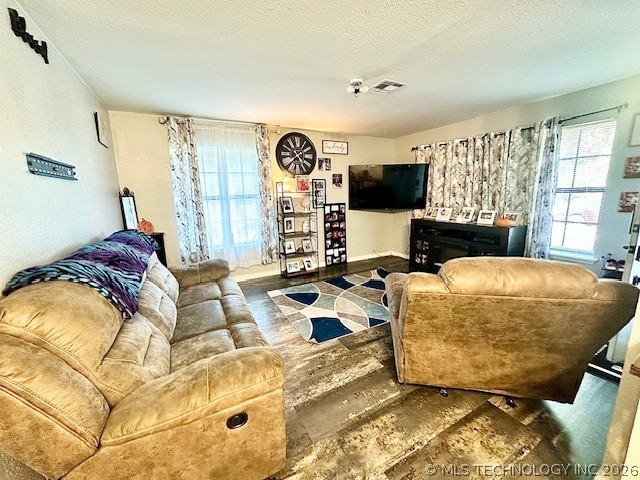 724 S Lake Avenue Property Photo 4