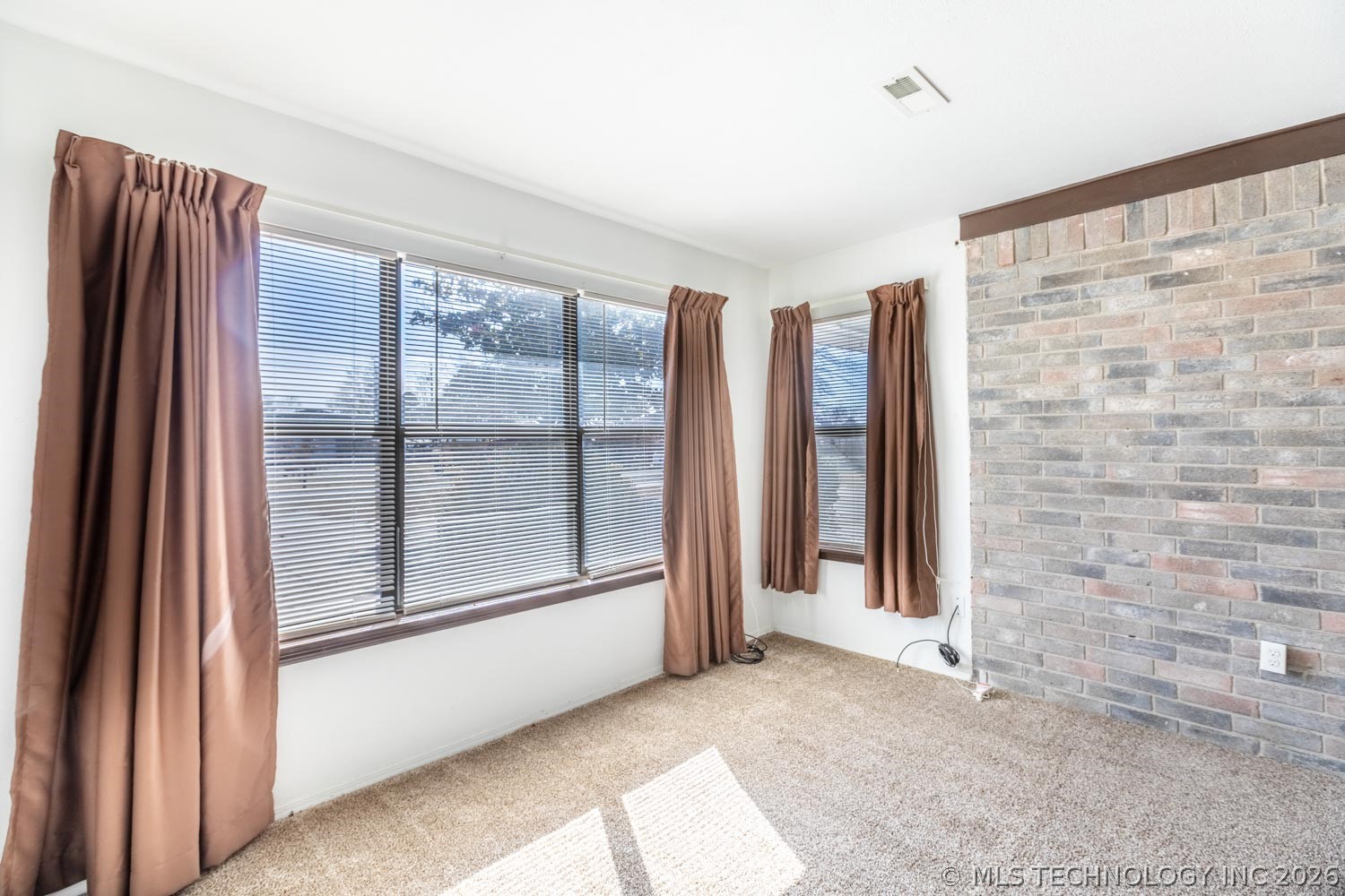 309 W Ford Property Photo 11