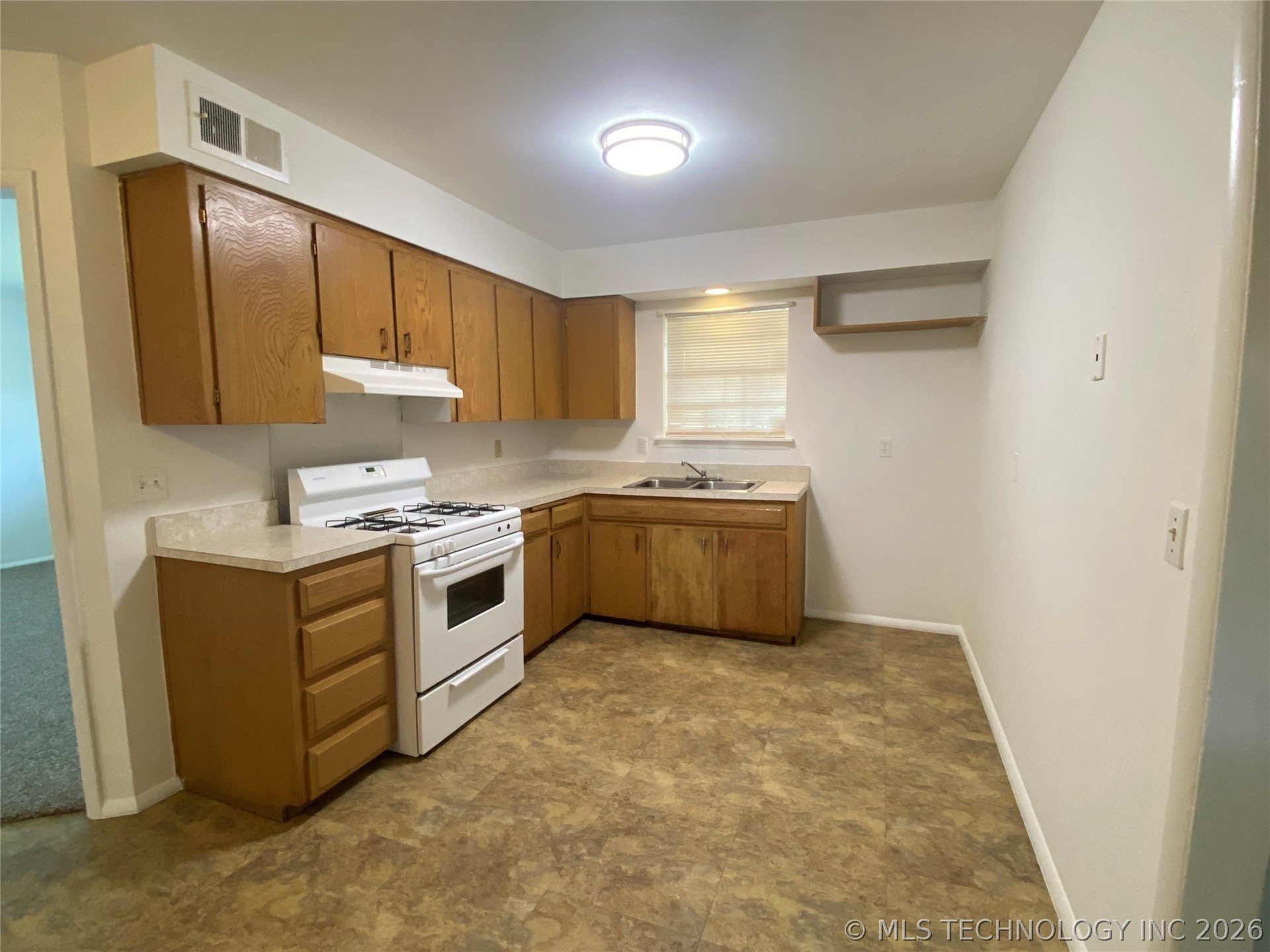 1544 S 67th East Avenue Property Photo 5