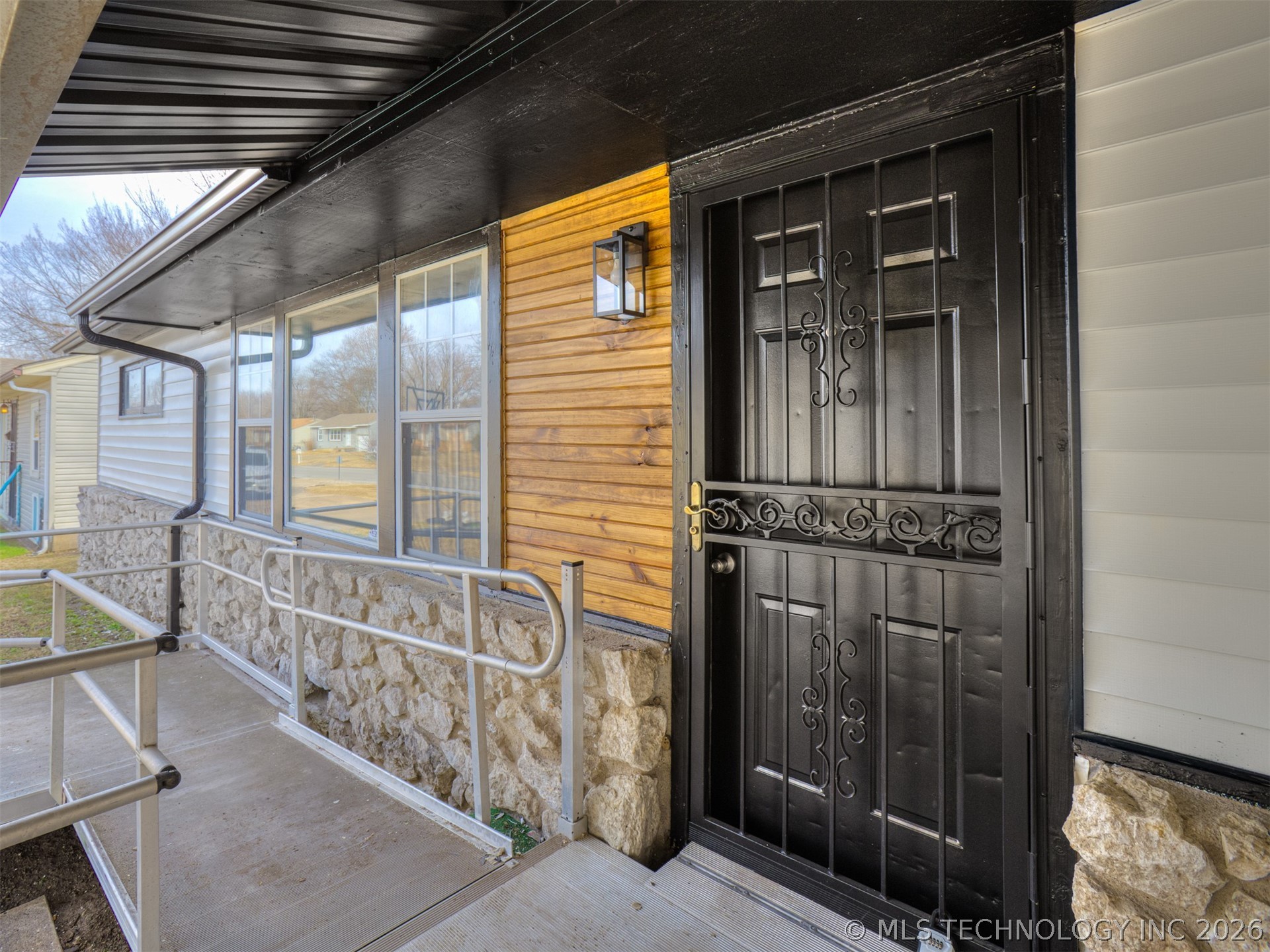 710 E 33rd Street N Property Photo 4