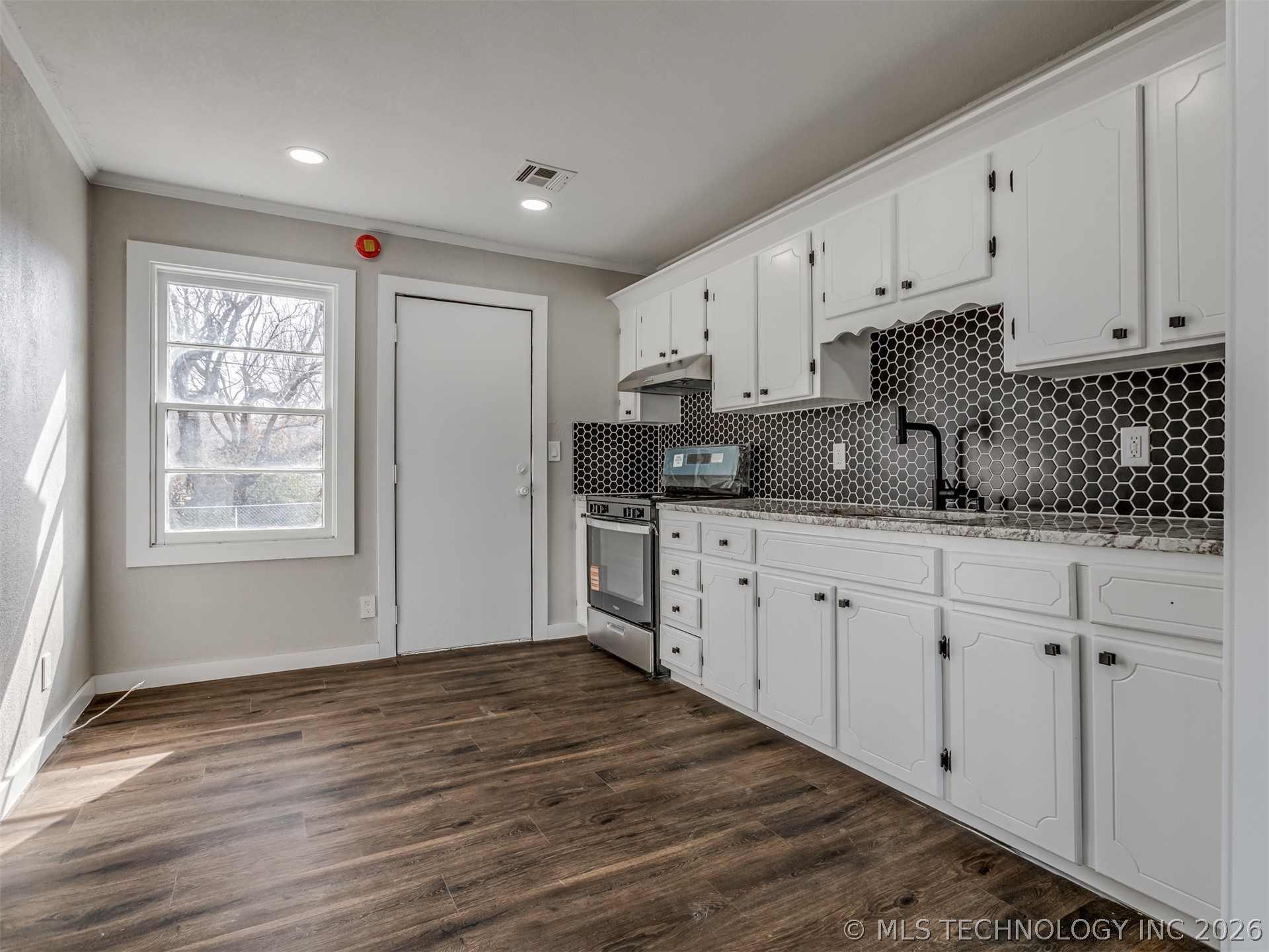 710 E 33rd Street N Property Photo 6